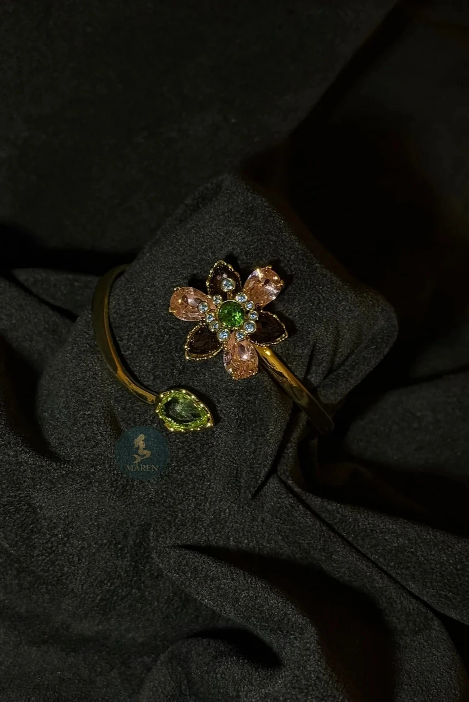 Çelik Çiçek Model Renkli Taşlı Ayarlanabilir Kelepçe