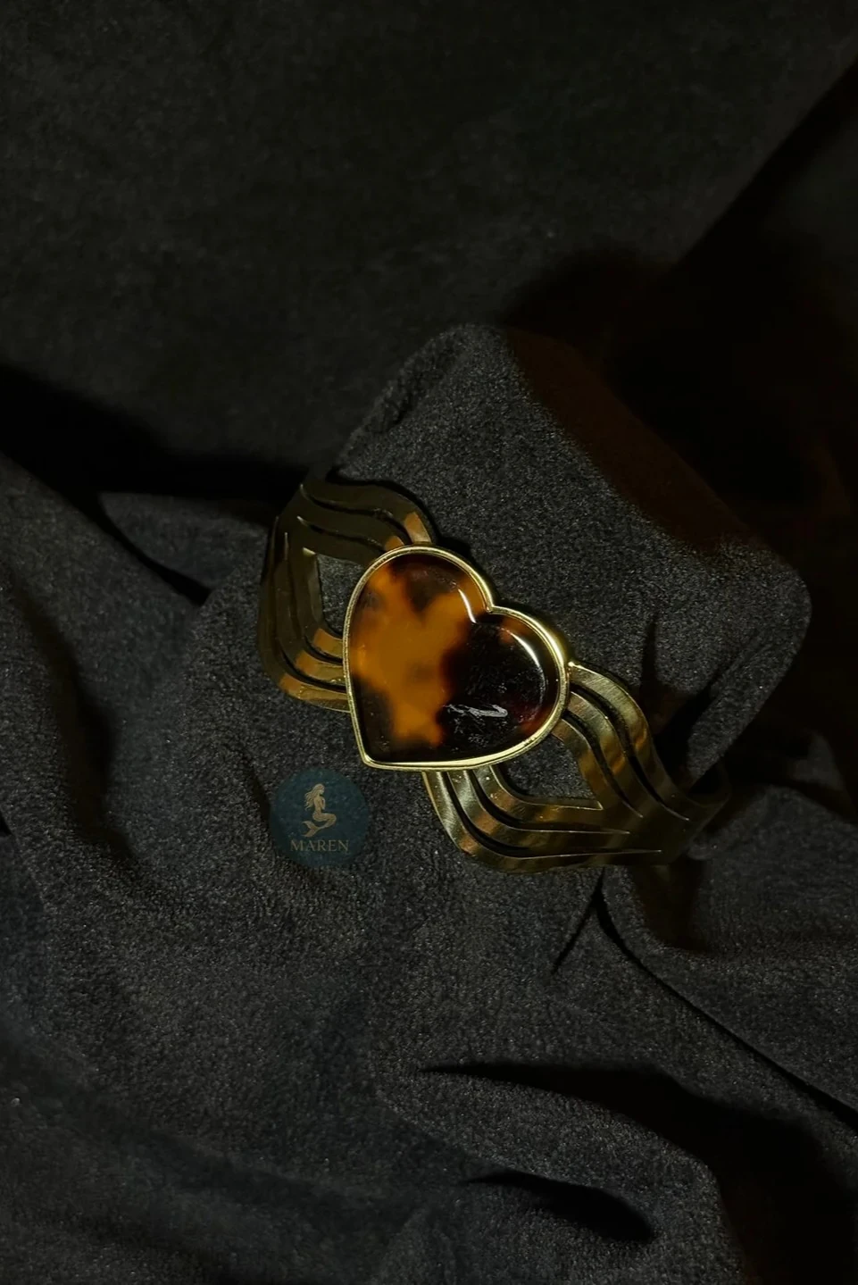 Çelik Leopar Kalp Motifli Kelepçe