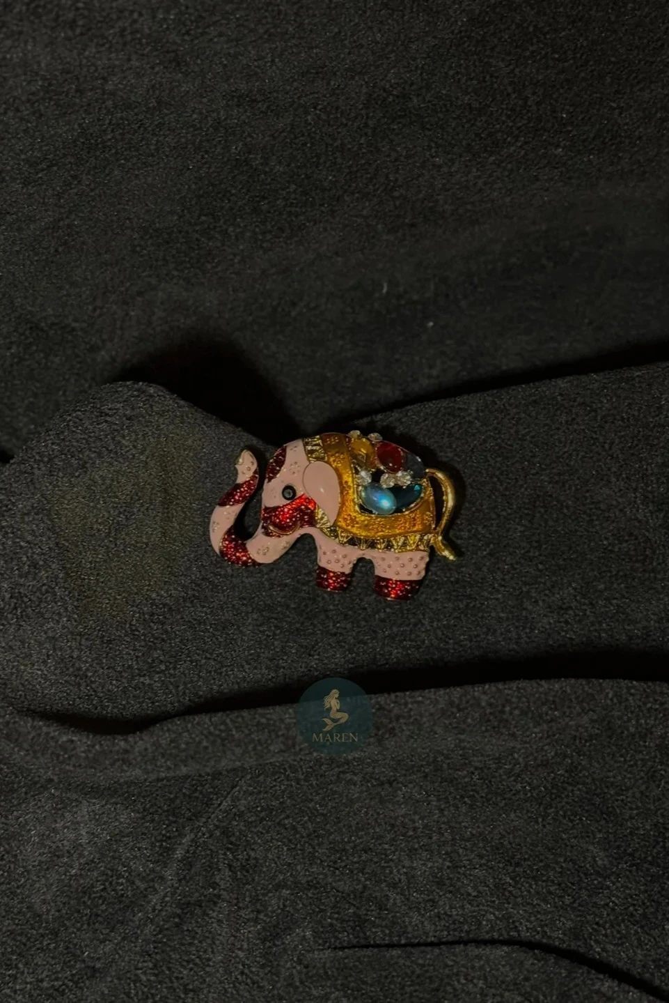 Fil Figürlü Renkli Taşlı Metal Yaka İğnesi Rozet Broş