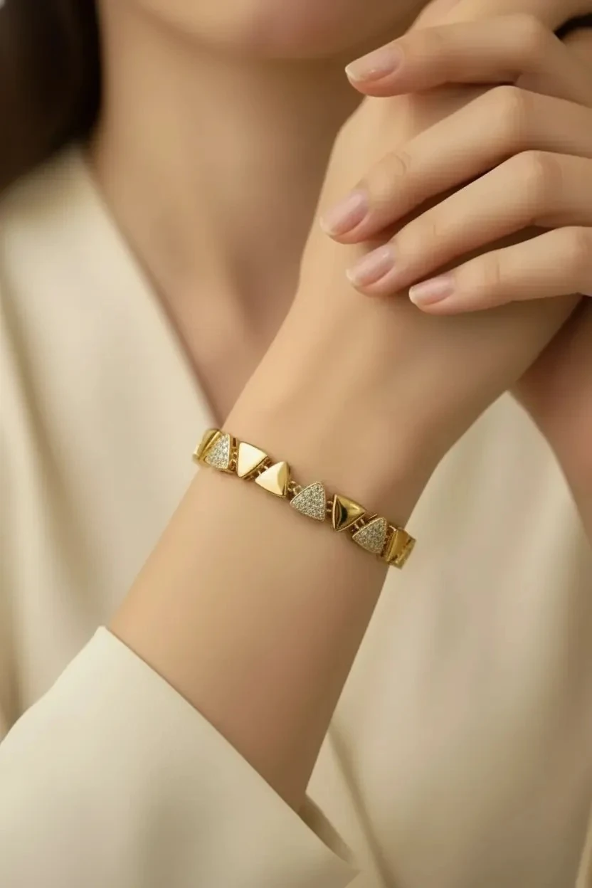 VIB Üçgen Bileklik