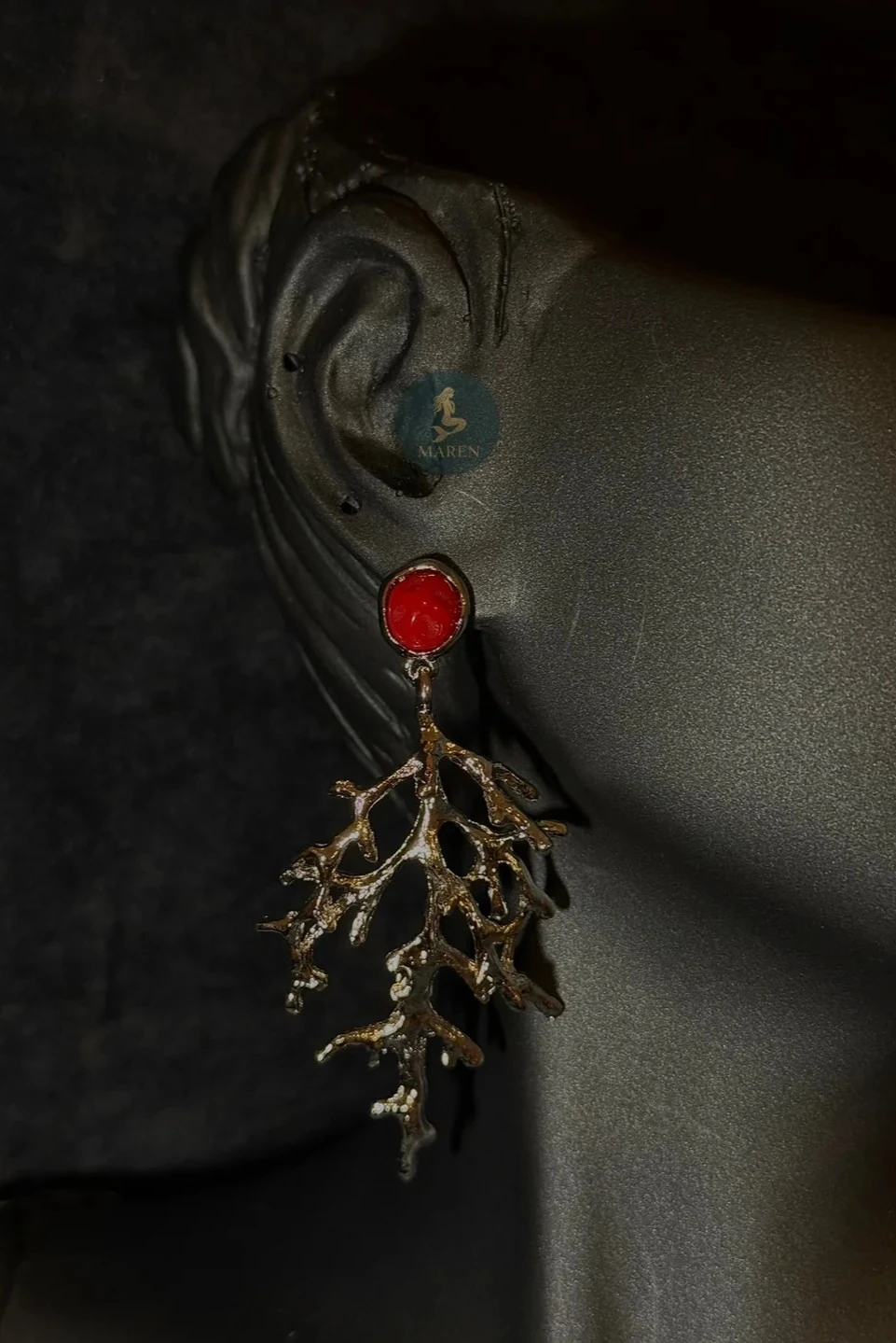 Özel Seri Ağaç Detaylı Bordo Taşlı Tasarım Küpe