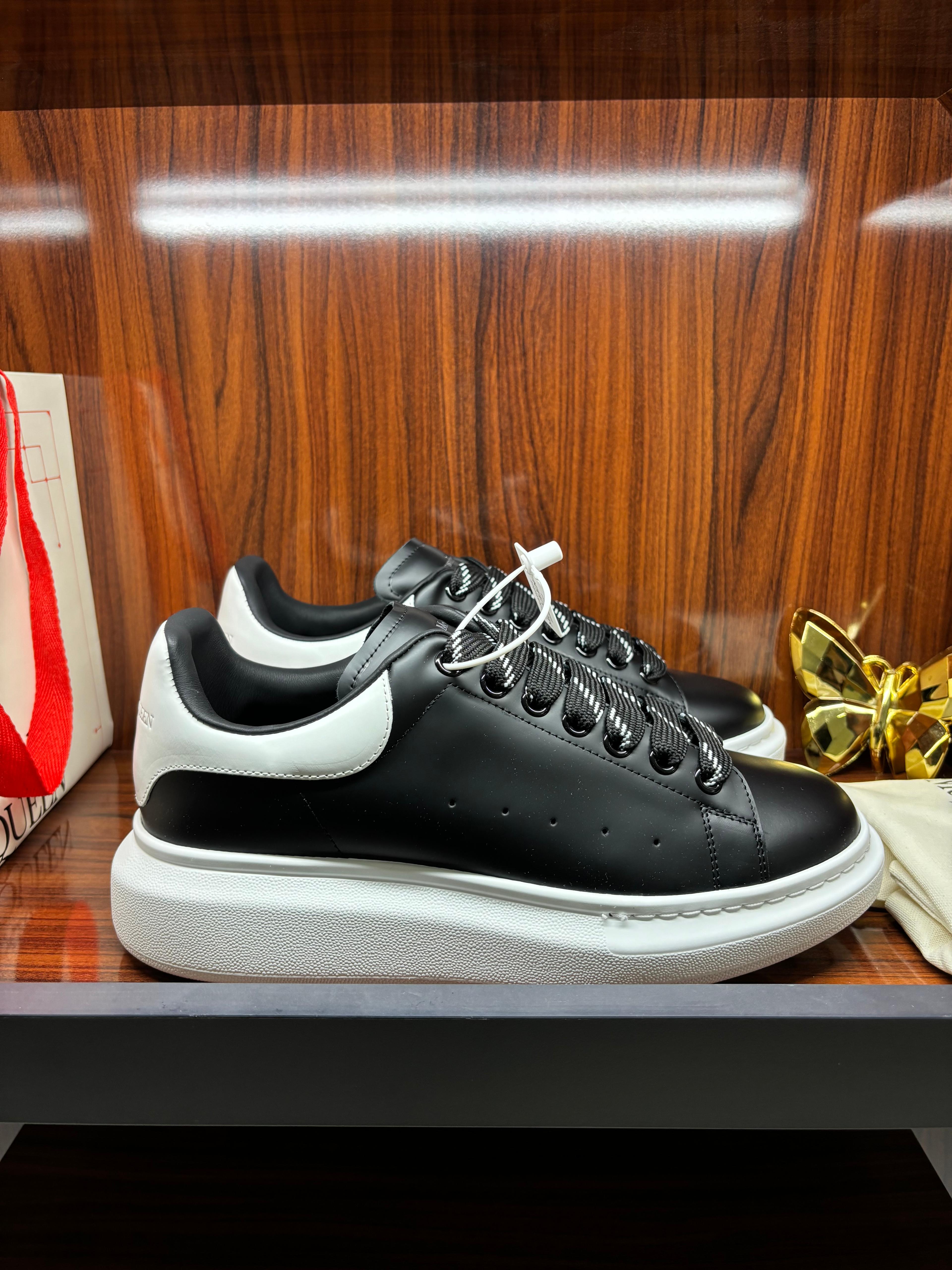 Alexander McQueen Black & White Sneaker