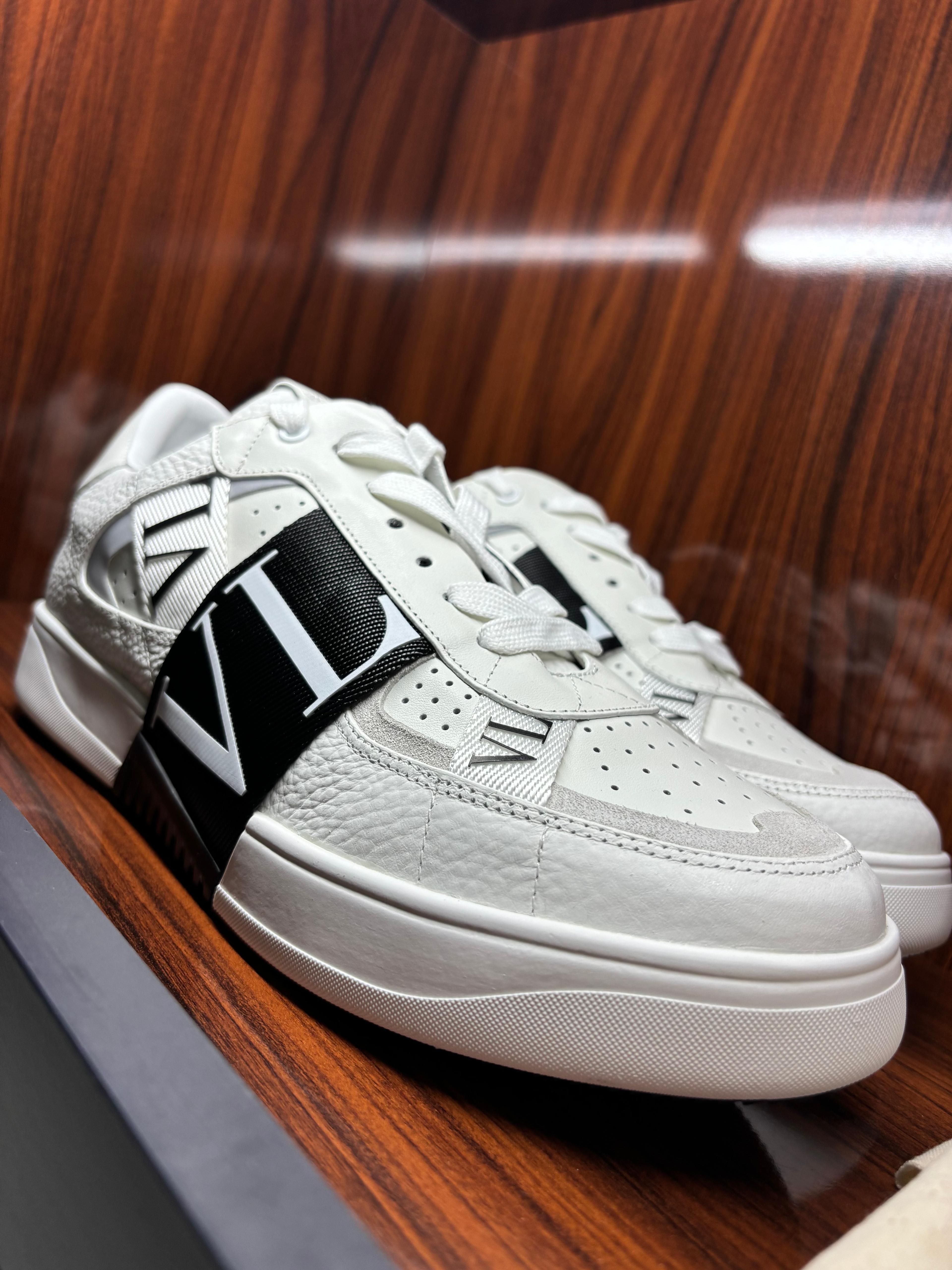 Valentino Garavani Basic Sneaker