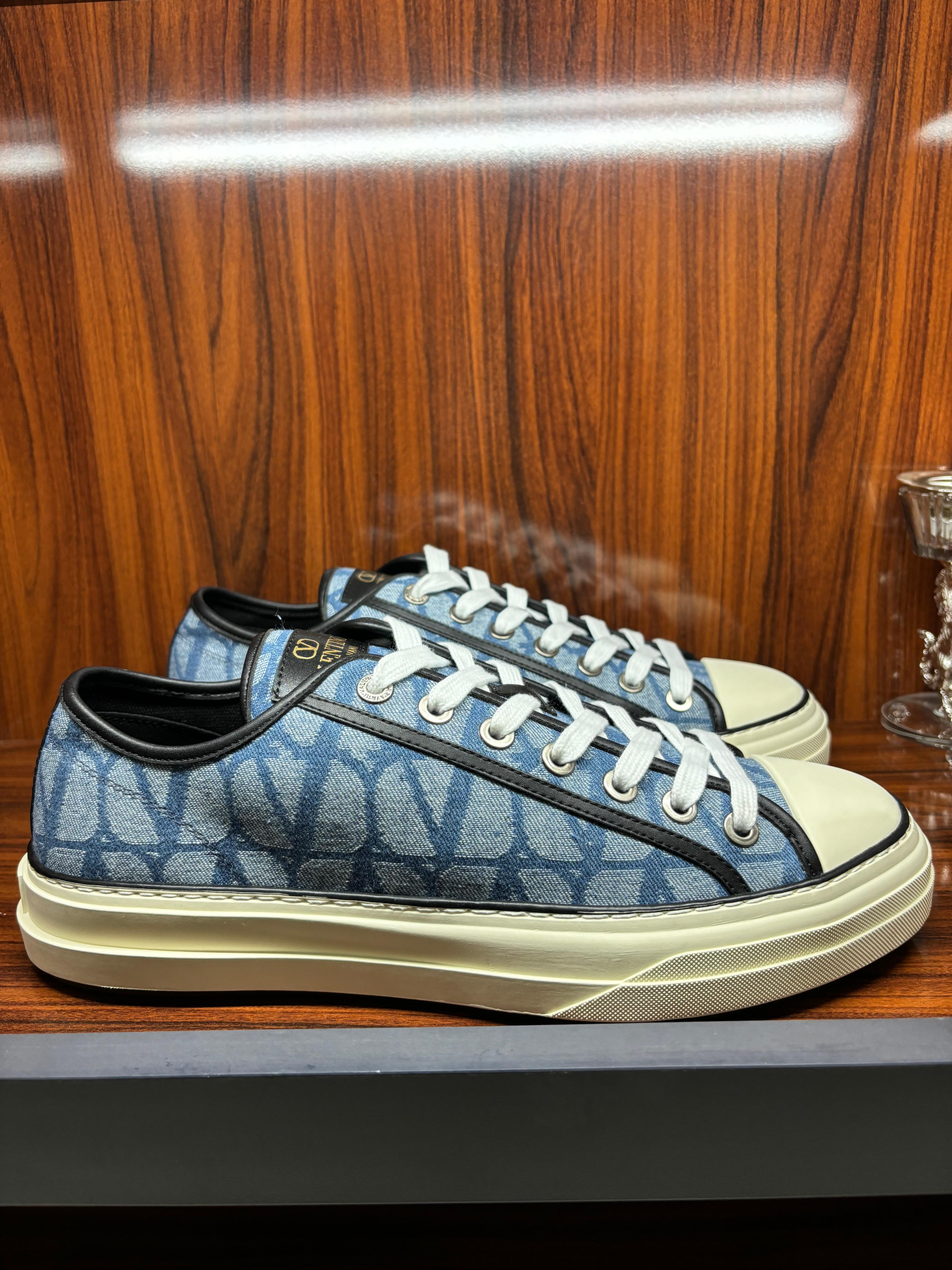 Valentino Garavani Totaloop Toile Sneaker