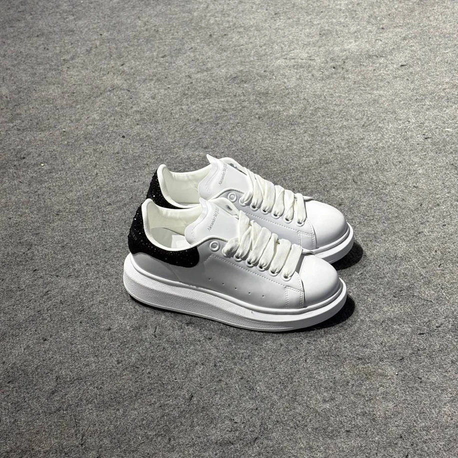 McQueen Beyaz Siyah Taşlı