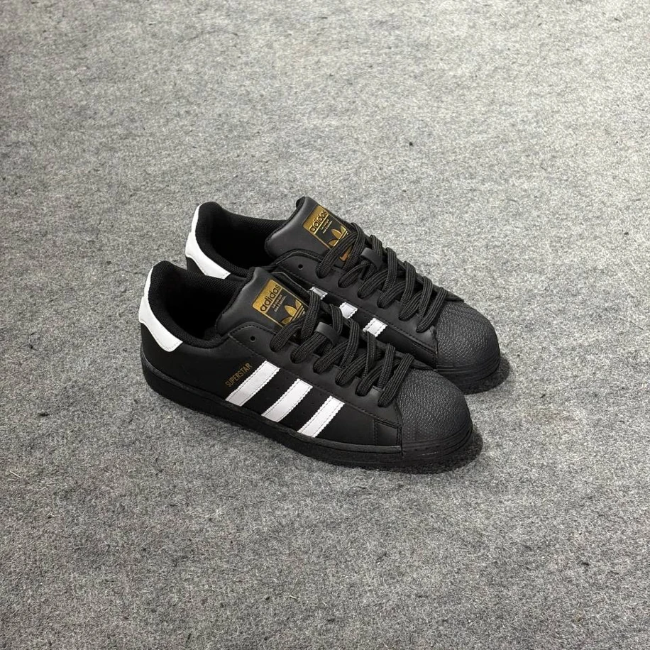 Süperstar Siyah Beyaz