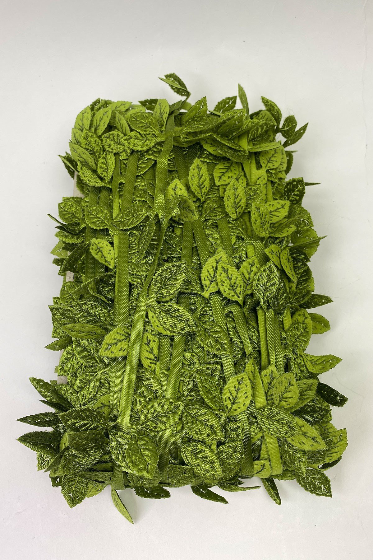 Yeşil Dekoratif 4 Yaprak Su Taşı Şerit 25 Metre | Parlak Süsleme Şeridi