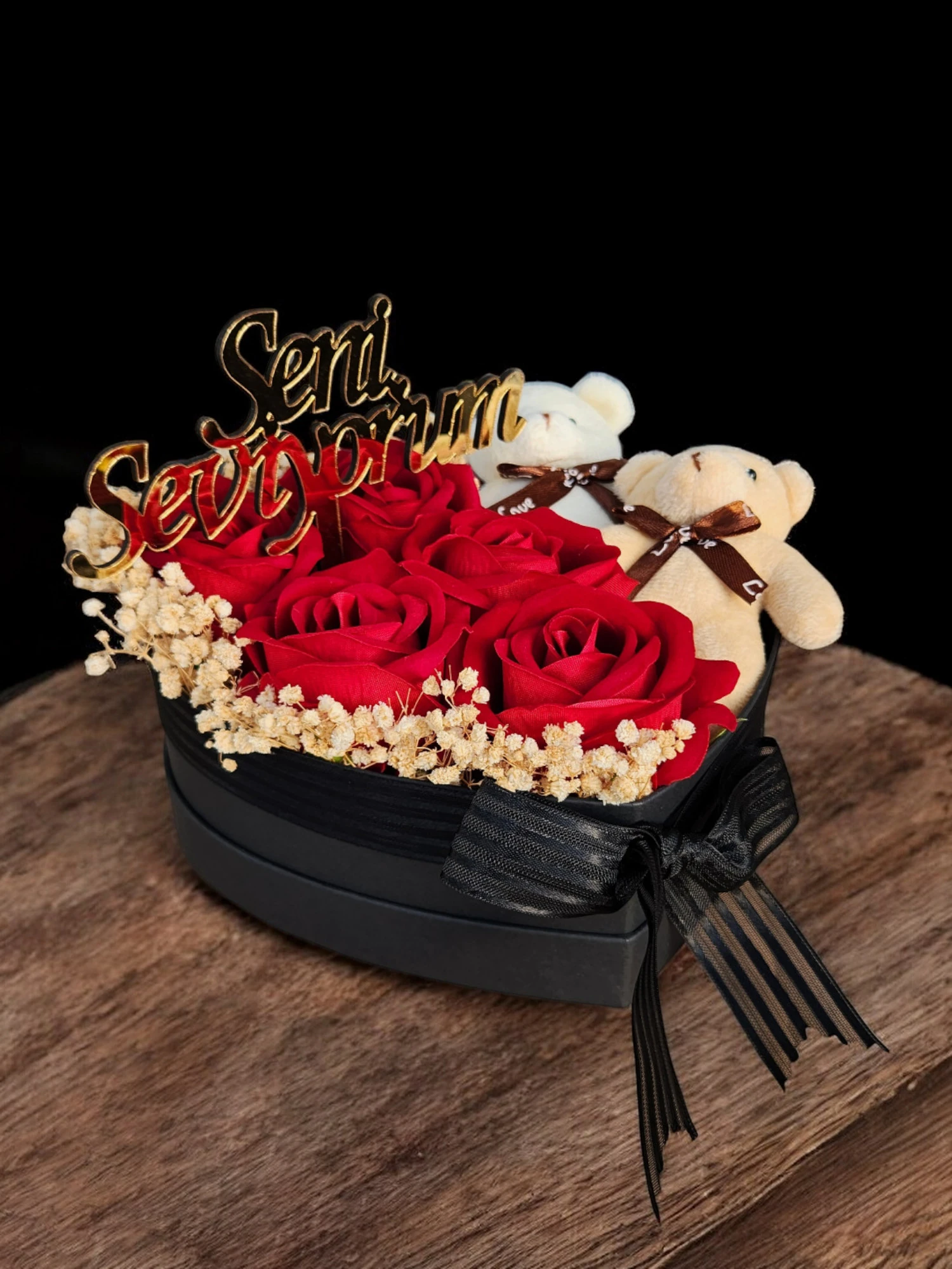 Kalpli Kutuda Yapay Kadife Gül Ve Ayıcık Detaylı Doğum Günü Sevgiliye Özel Gün Hediyesi