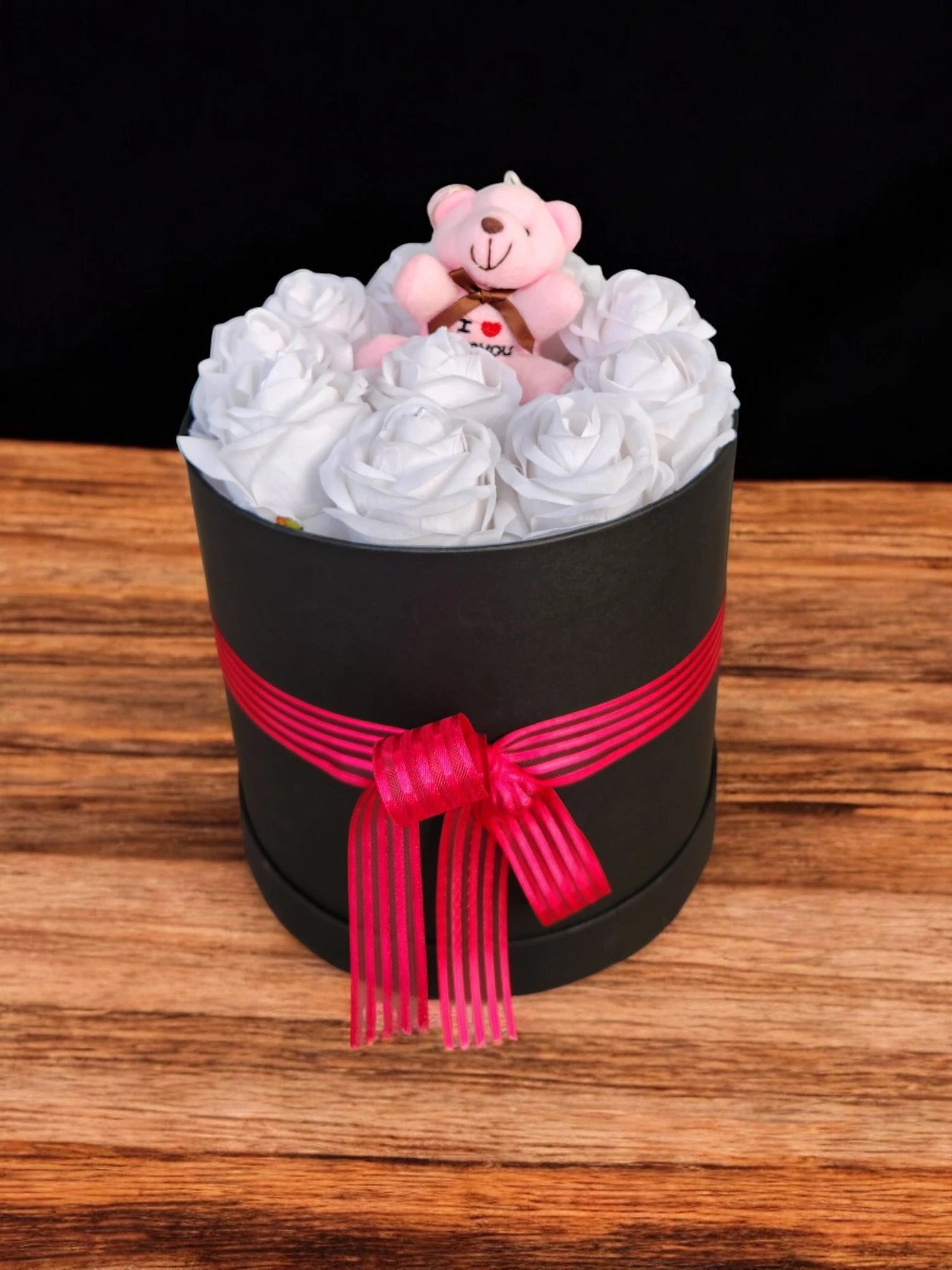 Silindir Kutuda Yapay Kadife Gül Ve Lüks Ayıcık Doğum Günü Sevgiliye Özel Gün Hediyesi