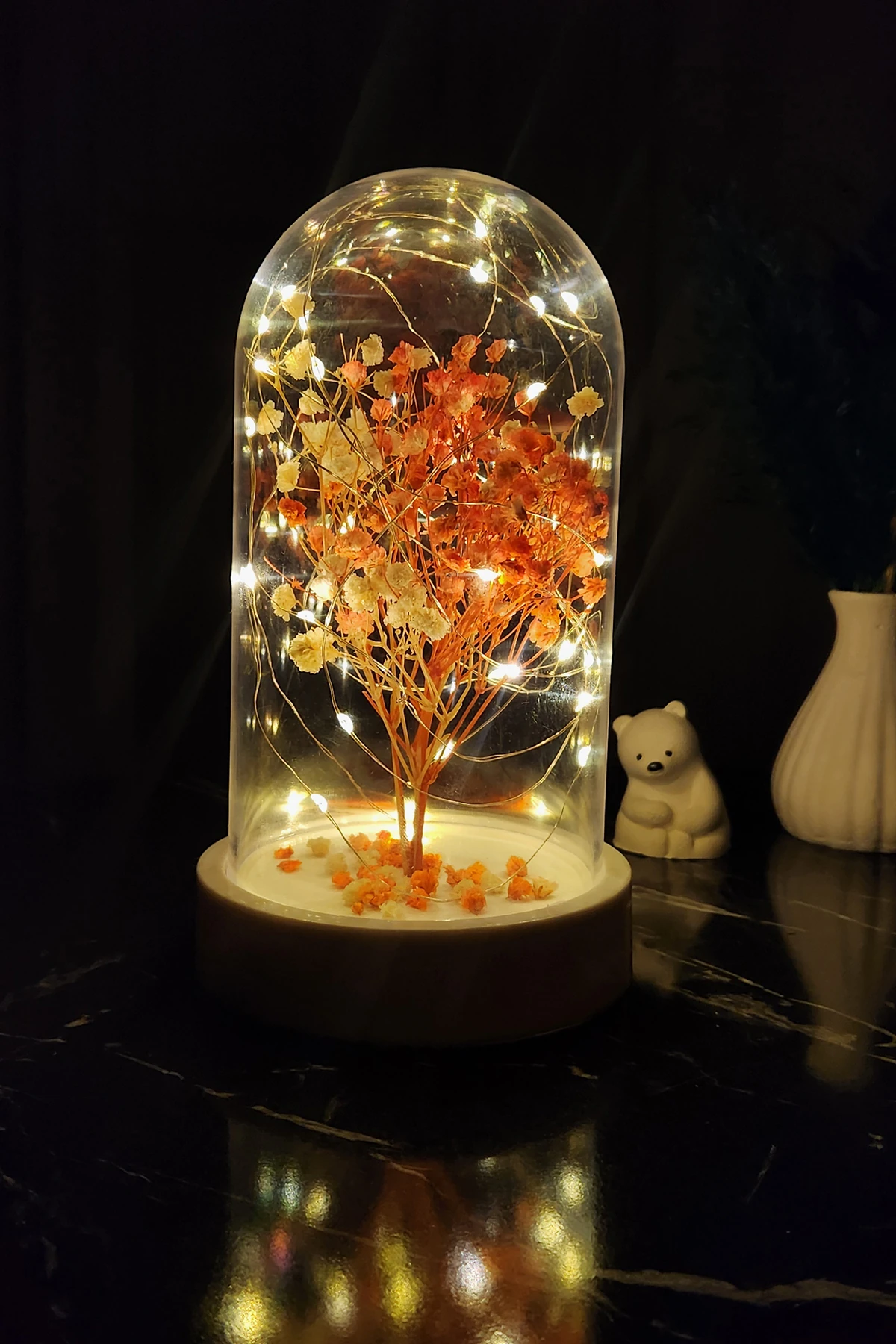 Beyaz Tabanlı Ledli Sevgililer Günü Sonbahar Kış Temalı Cipsolu Solmayan Çiçekli Fanus