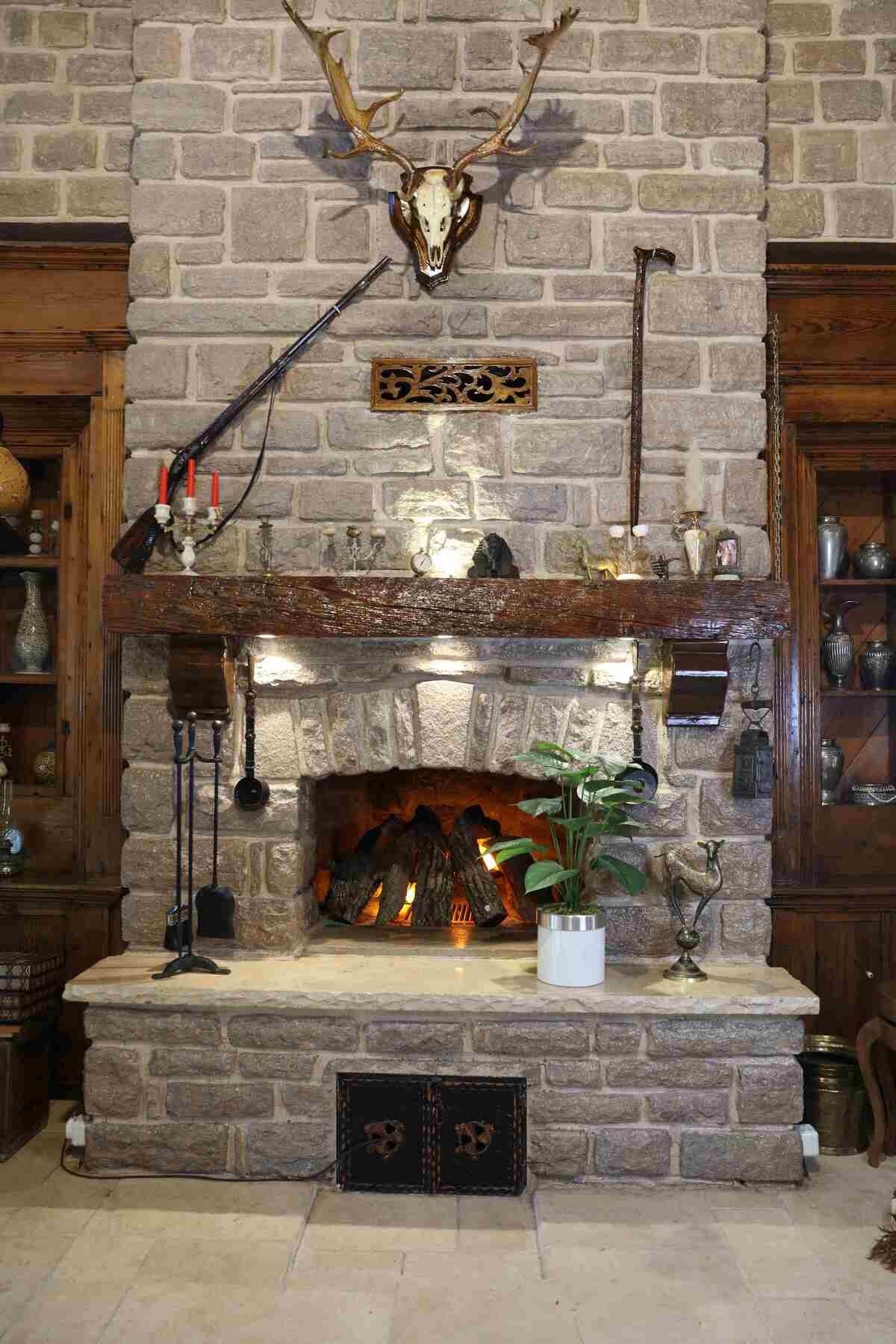 Beyaz Metal Saksılı Yapay Çiçek Büyük Boy Salon Çiçeği 80 Cm