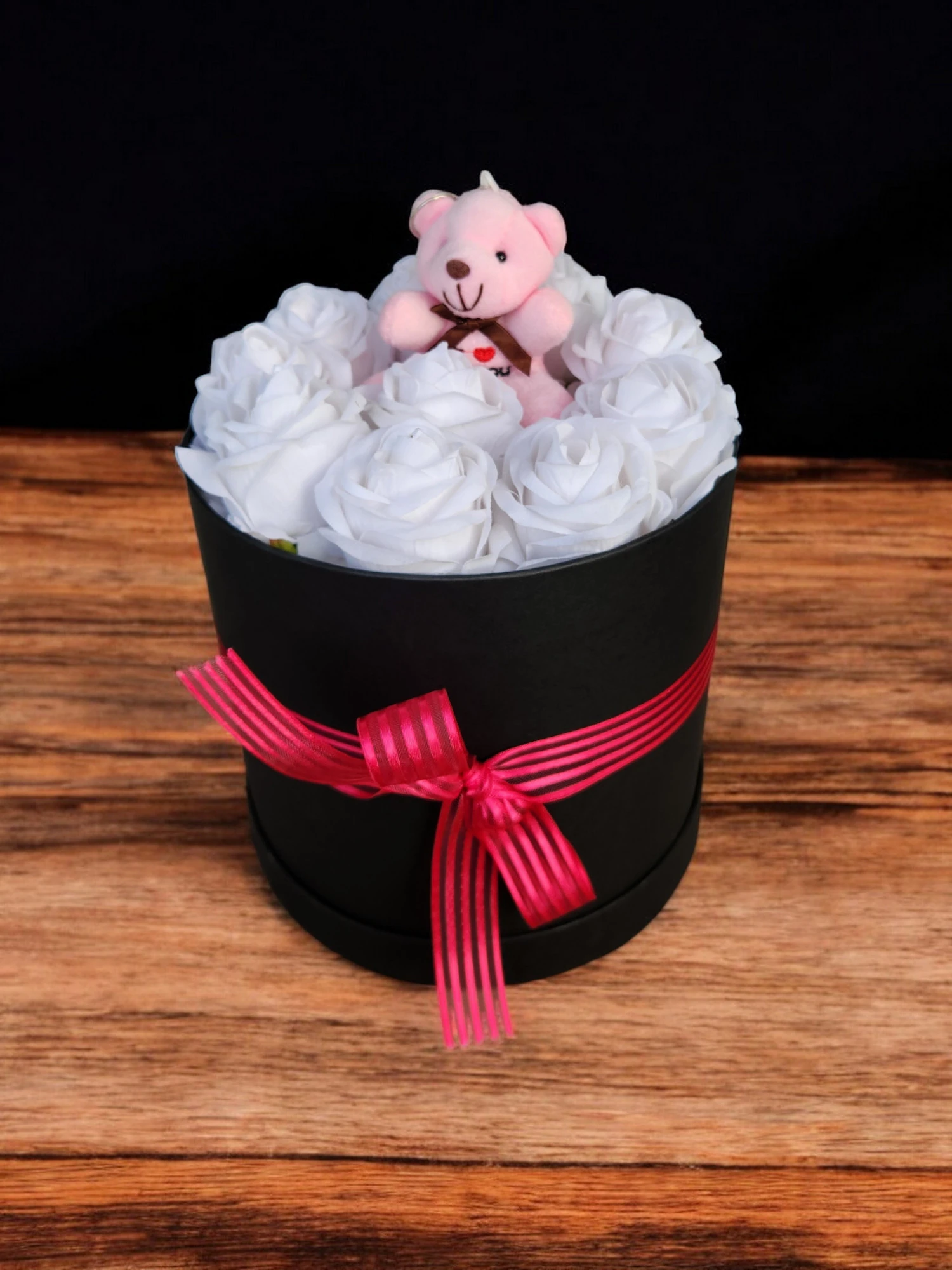 Silindir Kutuda Yapay Kadife Gül Ve Lüks Ayıcık Doğum Günü Sevgiliye Özel Gün Hediyesi