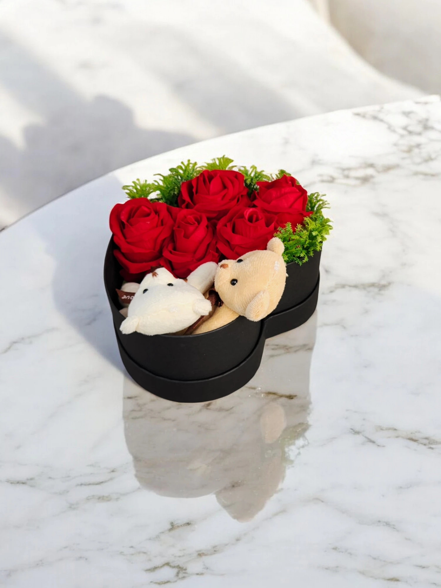 Kalpli Kutuda Yapay Ayıcık Güllü Hediye Kutusu Sevgiliye Doğum Günü Özel Gün Hediyesi