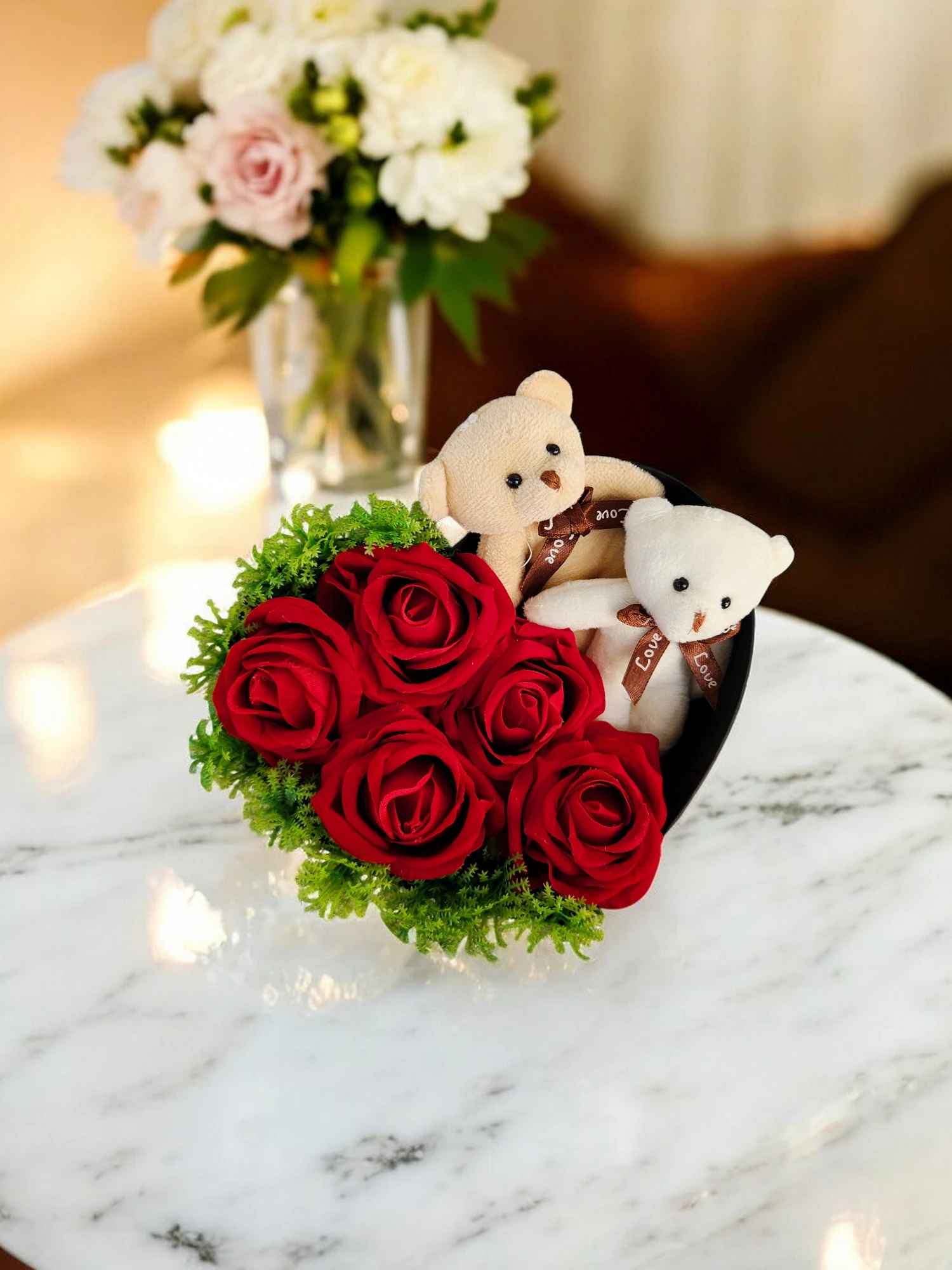 Kalpli Kutuda Yapay Ayıcık Güllü Hediye Kutusu Sevgiliye Doğum Günü Özel Gün Hediyesi