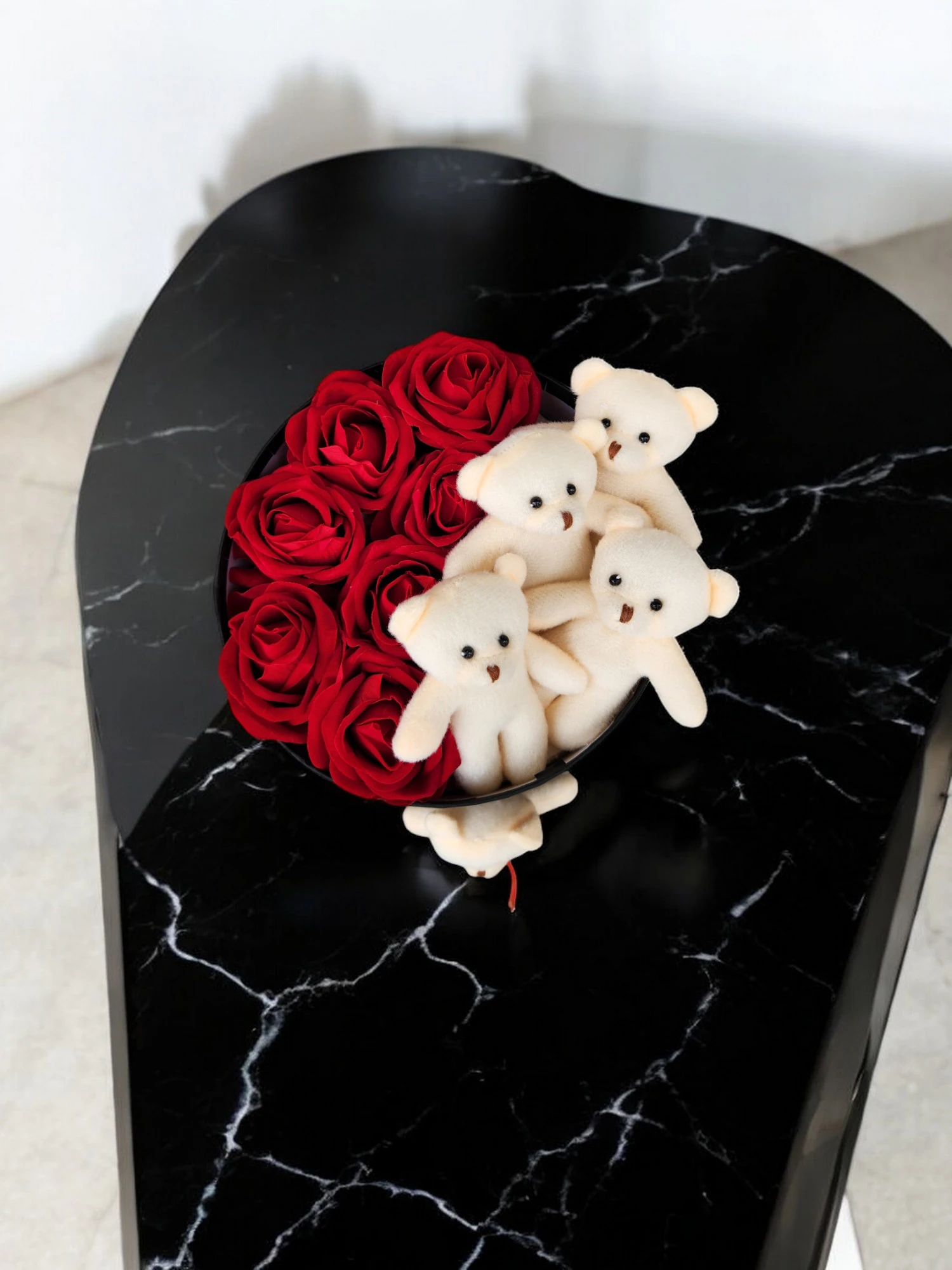 Sevgililer Günü Hediyesi Doğum Günü Büyük Kutuda Yapay Kadife Kırmızı Gül Tatlı Ayıcık