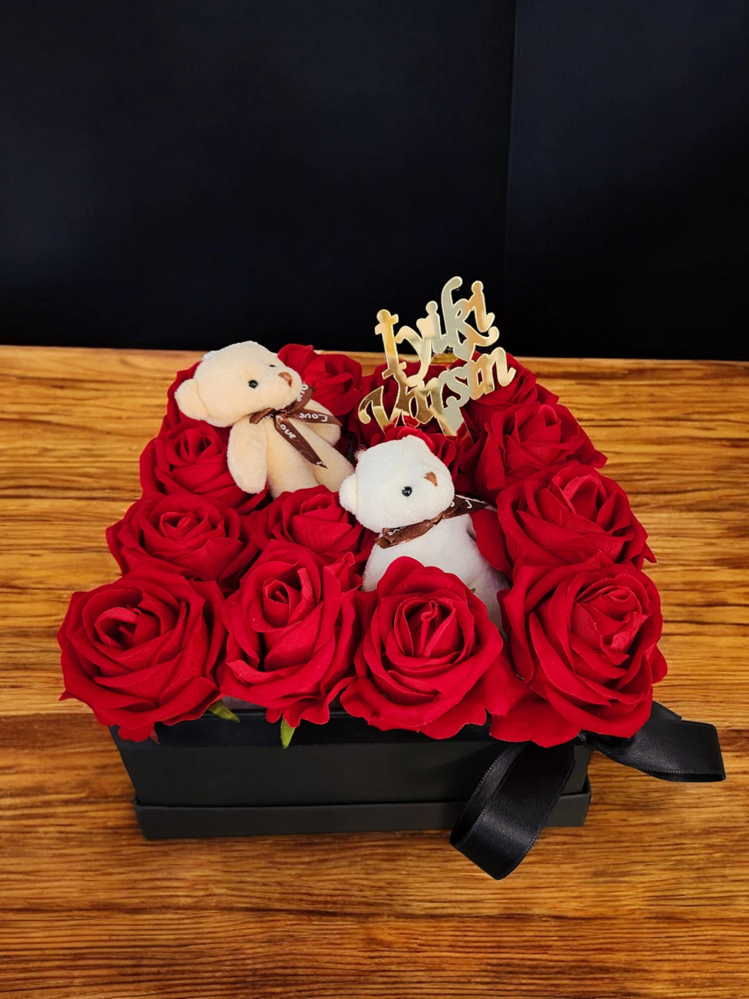 Büyük Kare Kutuda Yapay Gül Ayıcık Hediye Kutusu Sevgiliye Doğum Günü Özel Gün Hediyesi