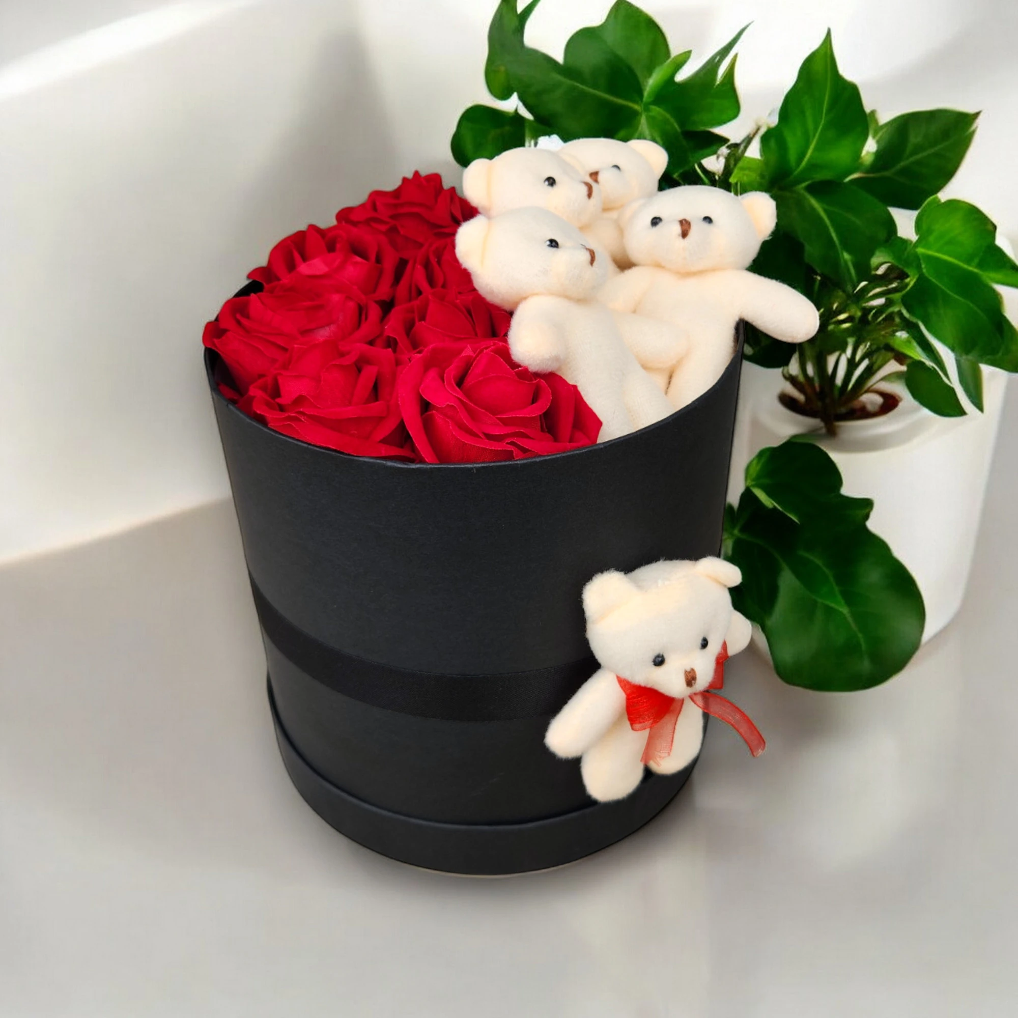 Sevgililer Günü Hediyesi Doğum Günü Büyük Kutuda Yapay Kadife Kırmızı Gül Tatlı Ayıcık