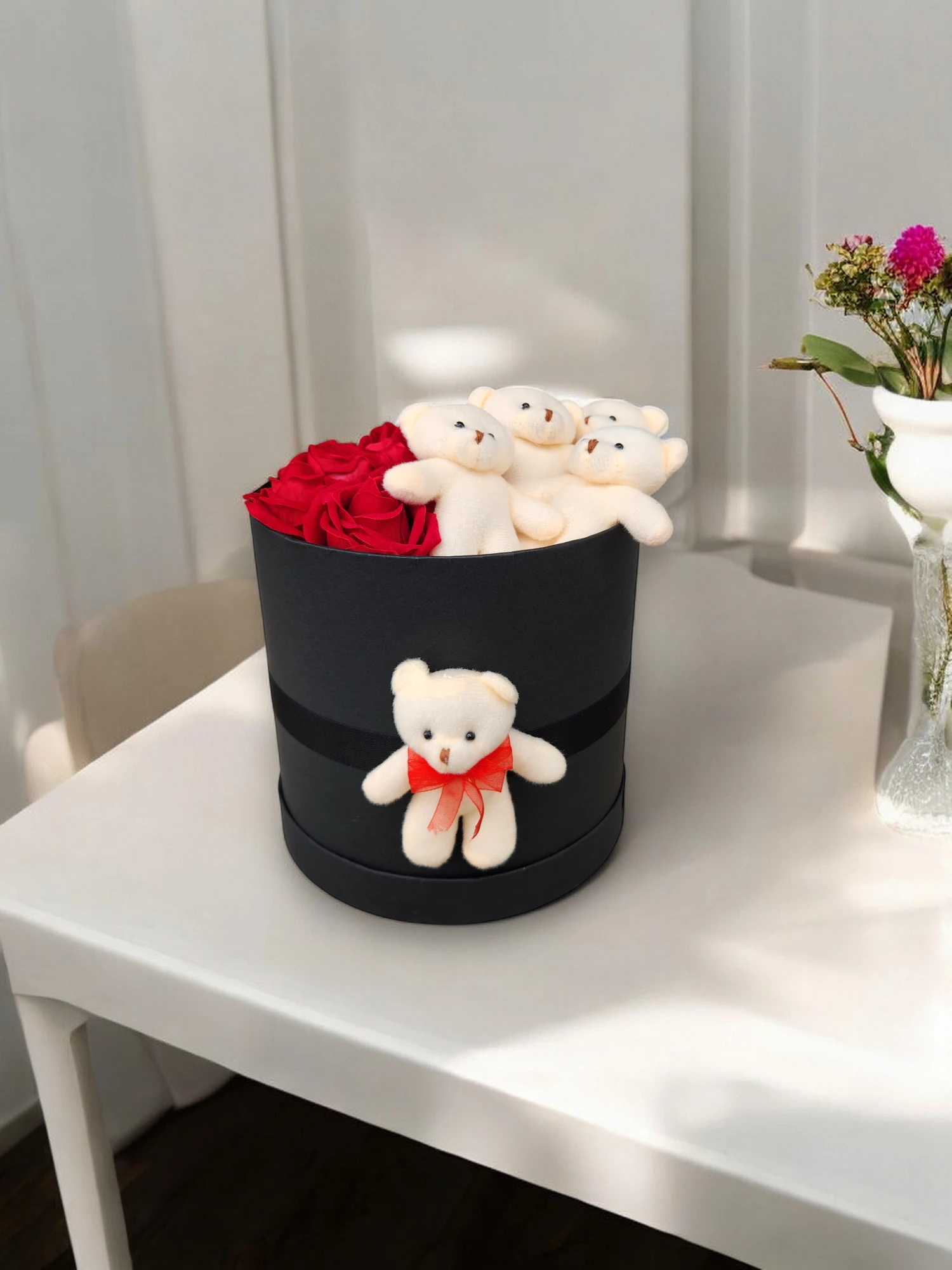 Sevgililer Günü Hediyesi Doğum Günü Büyük Kutuda Yapay Kadife Kırmızı Gül Tatlı Ayıcık