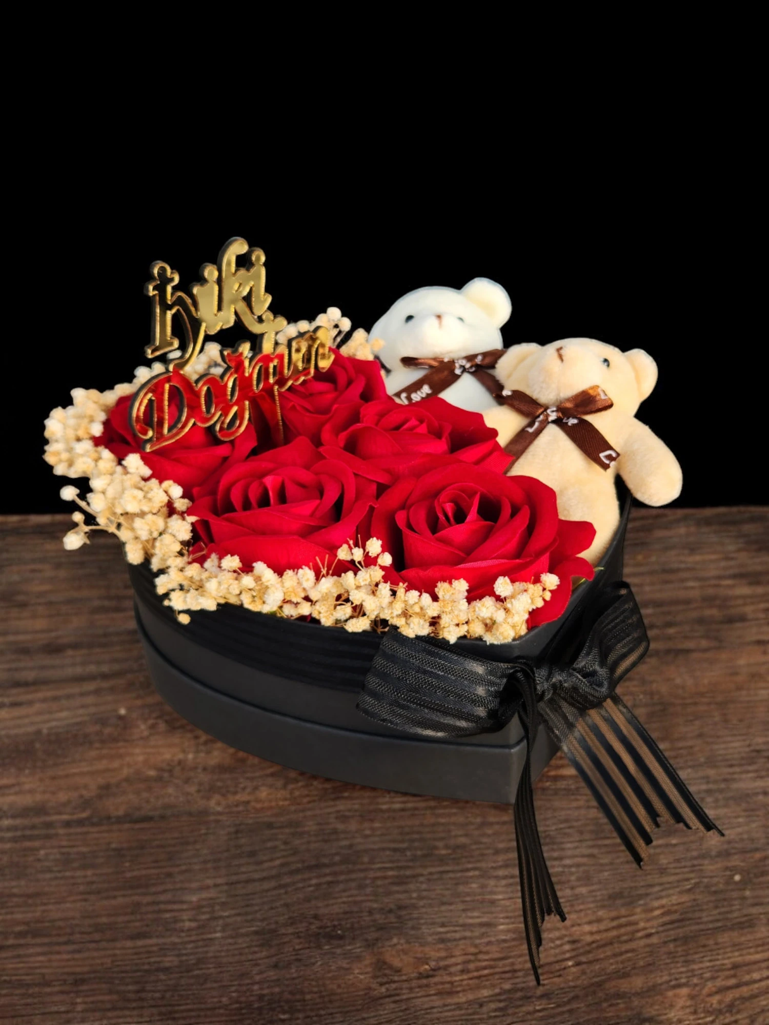 Kalpli Kutuda Yapay Kadife Gül Ve Ayıcık Detaylı Doğum Günü Sevgiliye Özel Gün Hediyesi