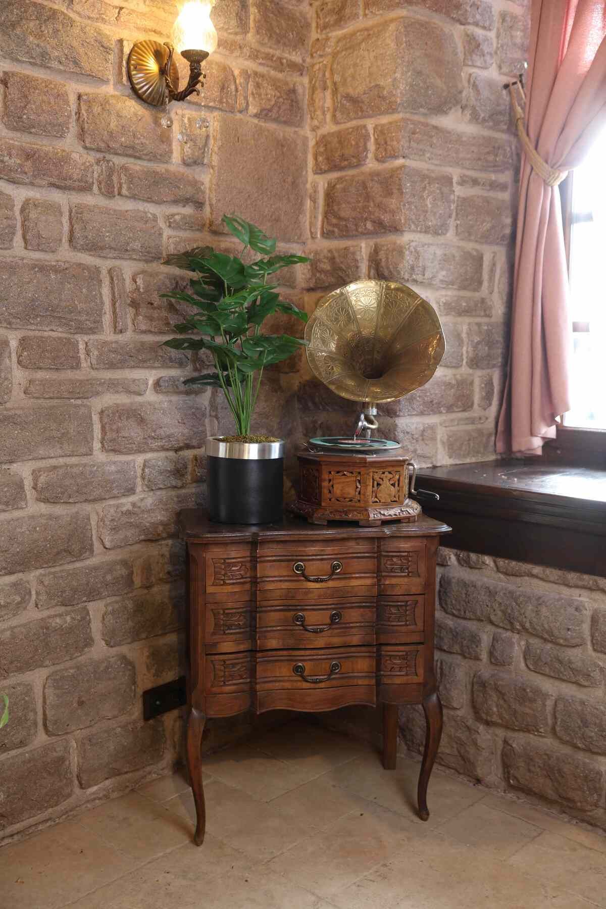 DDS-506 Siyah Metal Saksılı Yapay Çiçek Büyük Boy Salon Çiçeği 80 Cm