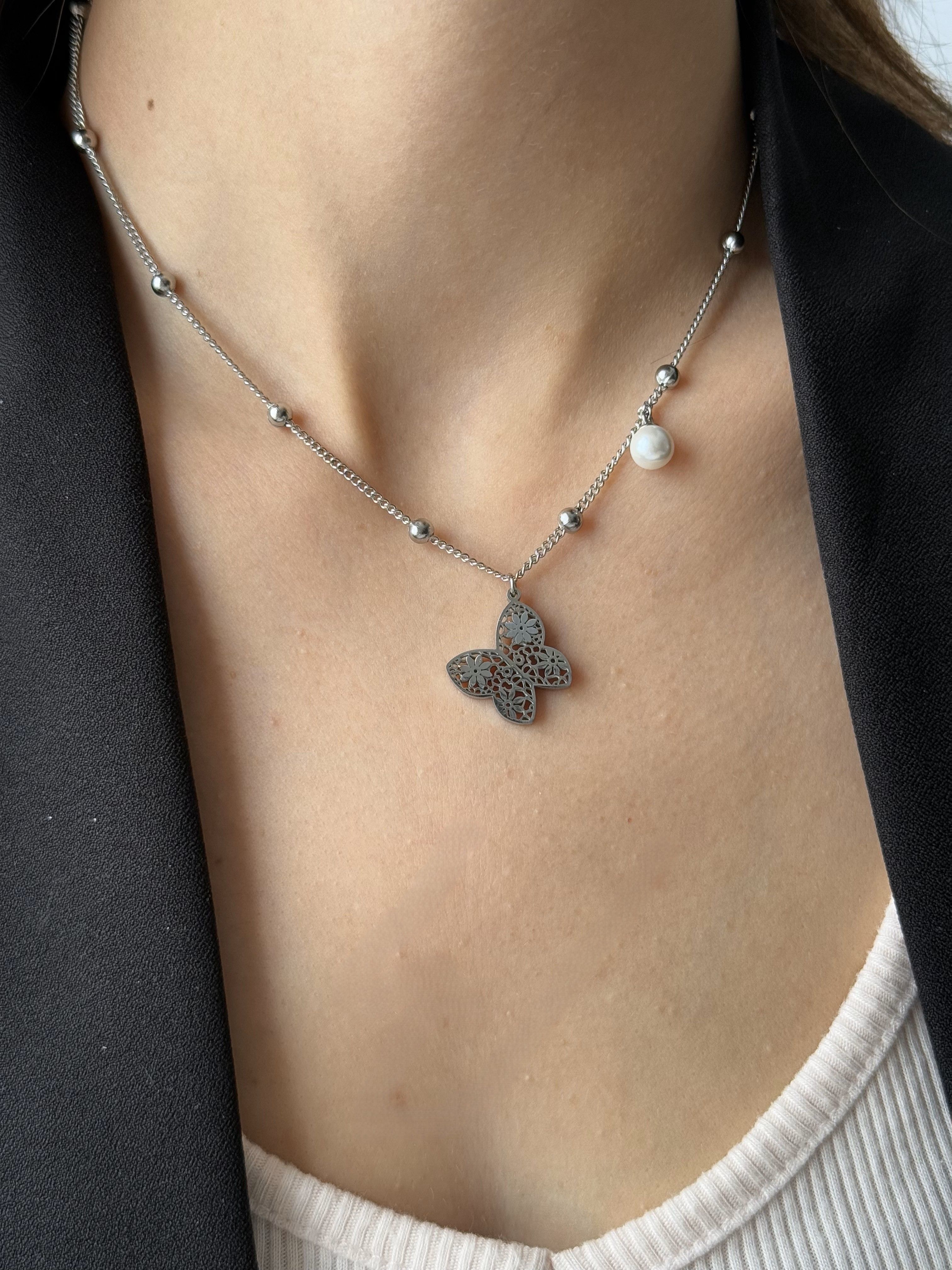 Silver Topçuklu Kelebek Kolye