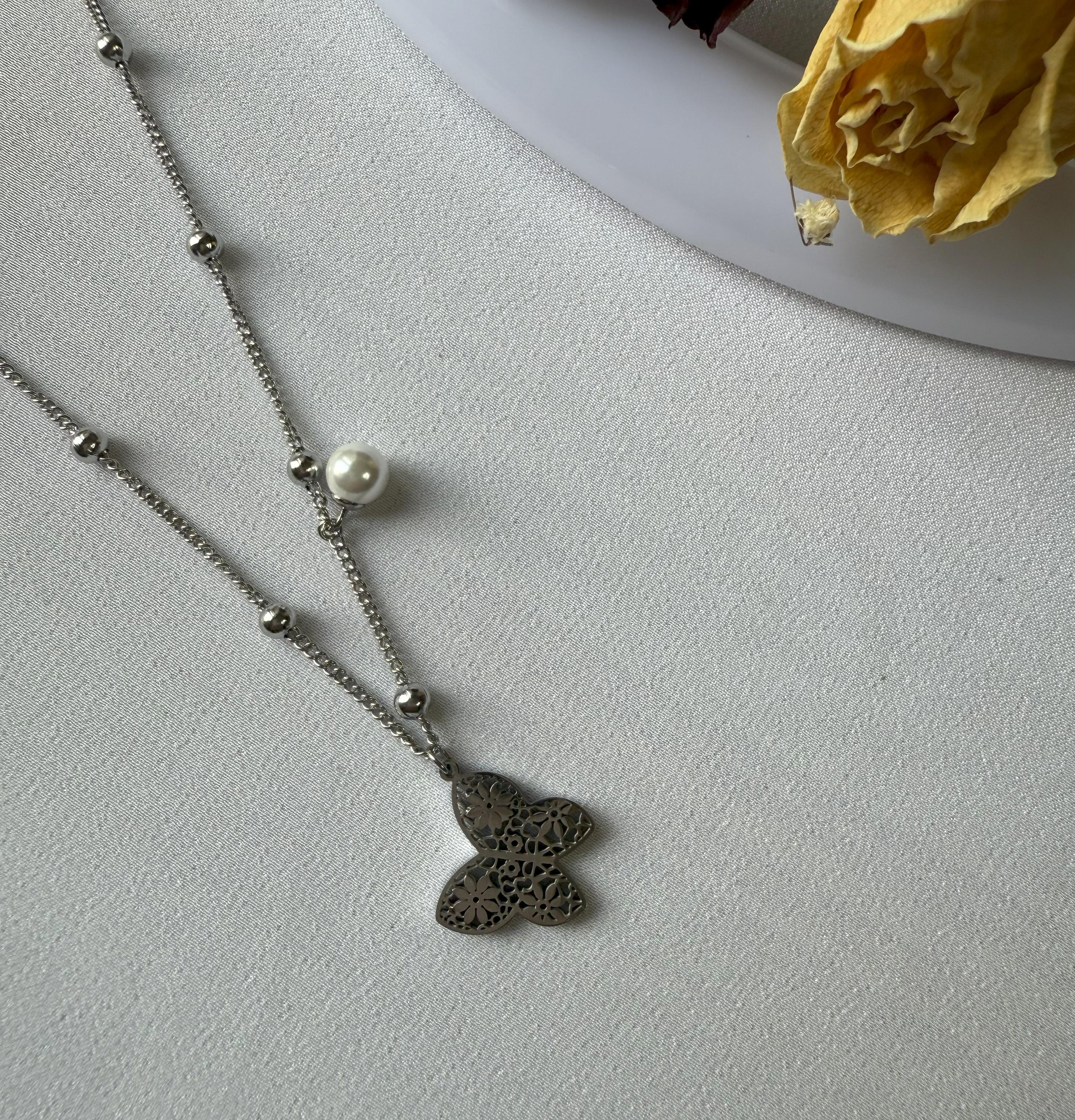 Silver Topçuklu Kelebek Kolye