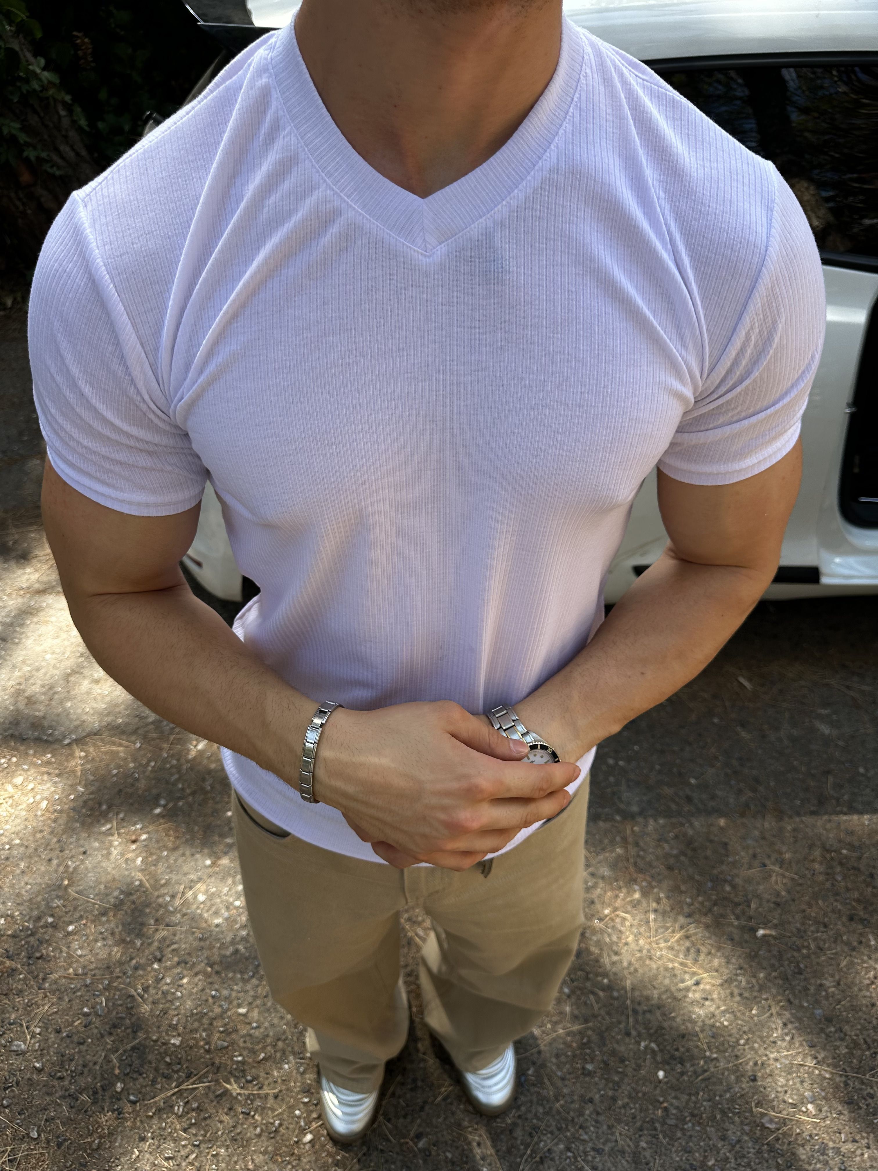 V Yaka Beyaz Tshirt