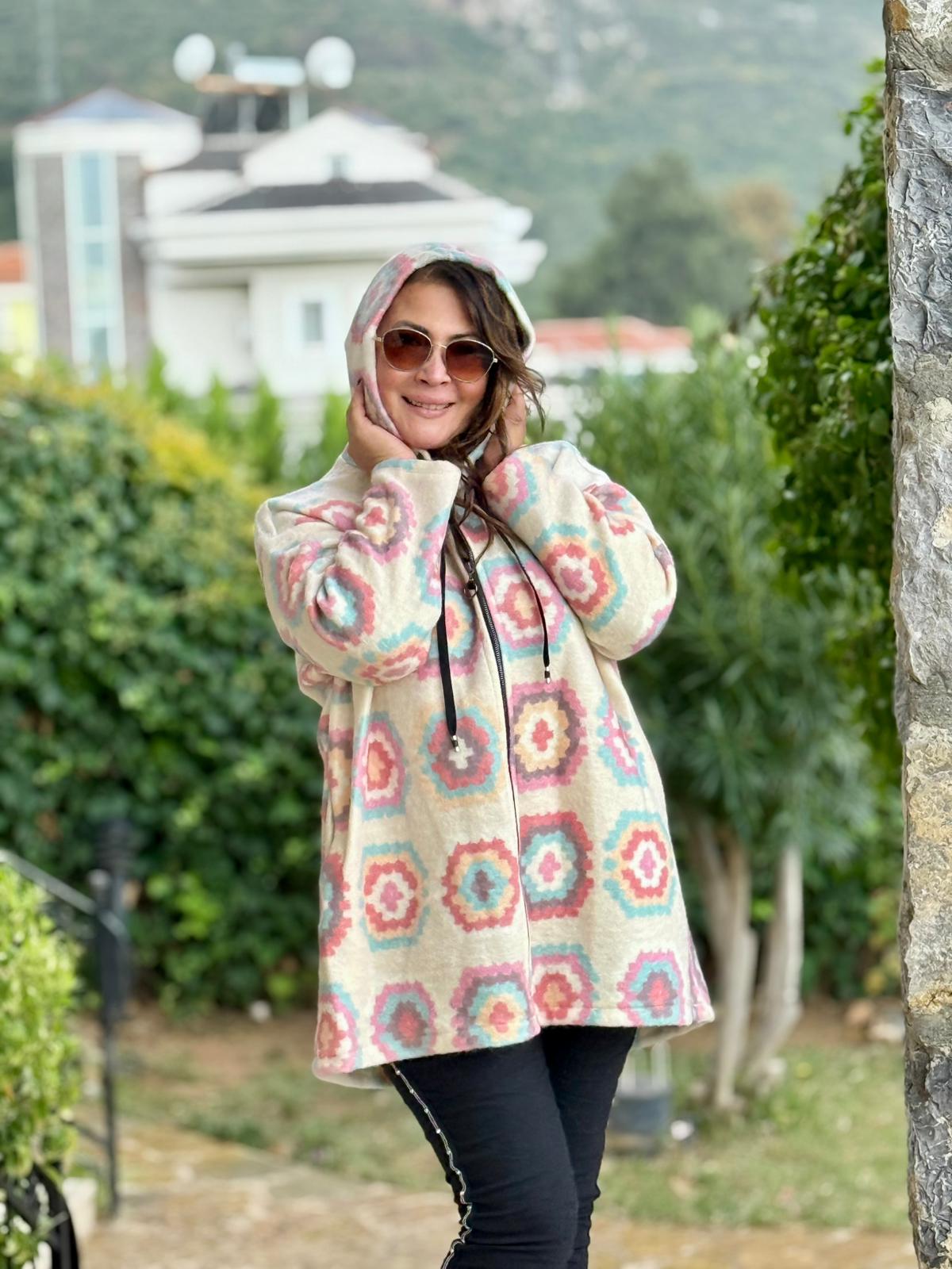 YG10926 Kapişonlu Fermuarlı Kilim Desen İtalyan Keçe Kaban