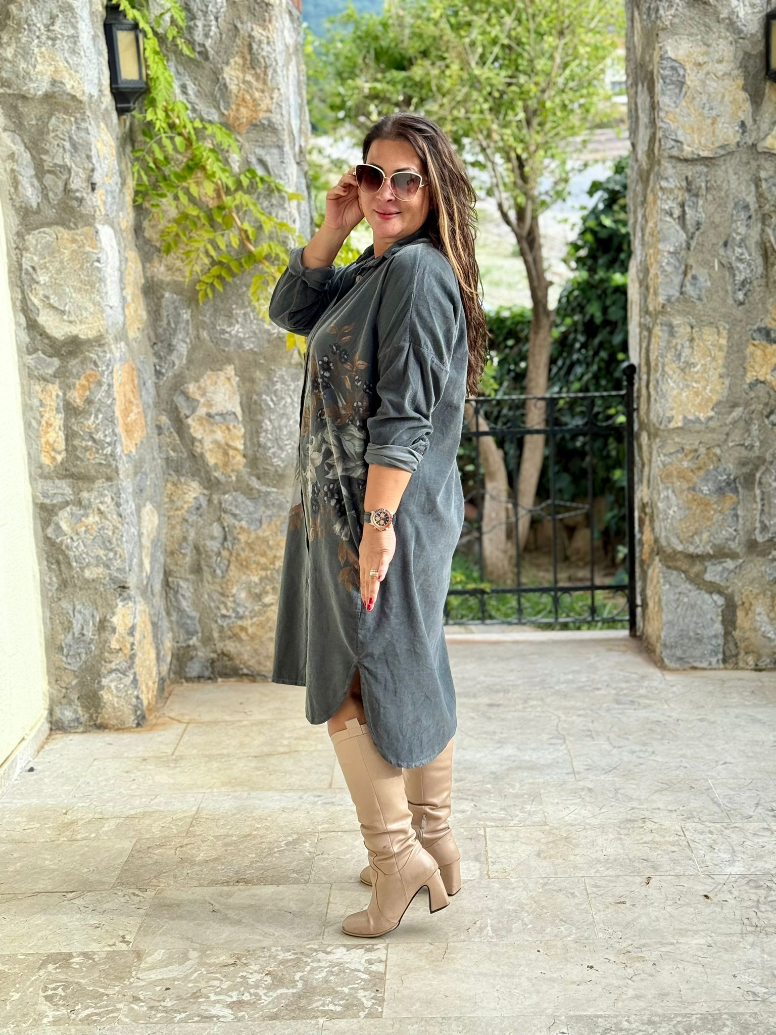 YG11410 Çiçek Baskılı Erkek Yaka  İtalyan Kadife Gömlek Elbise Füme