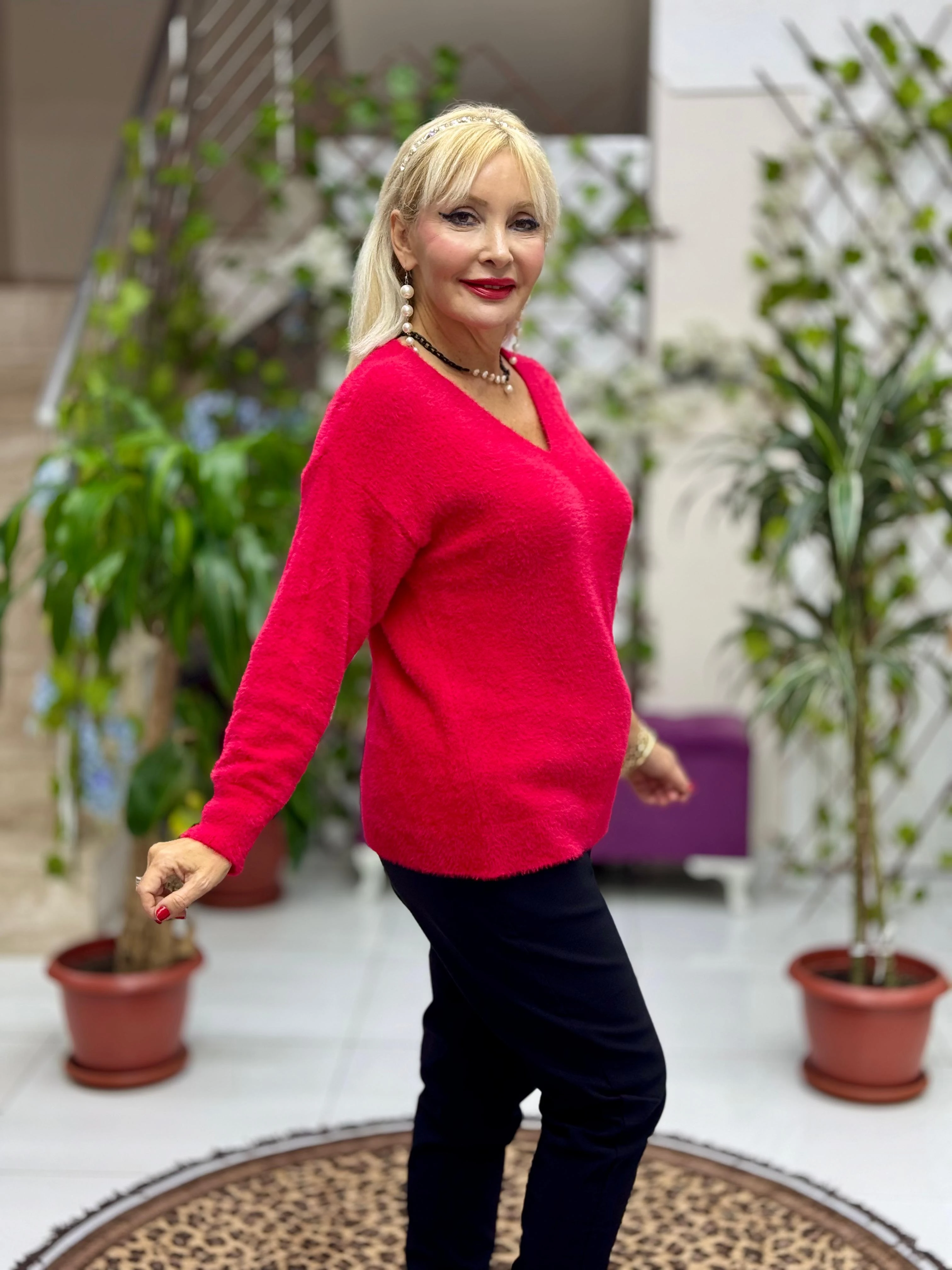 YG24029 İtalyan V Yaka Peluş Angora Kazak Narçiçeği