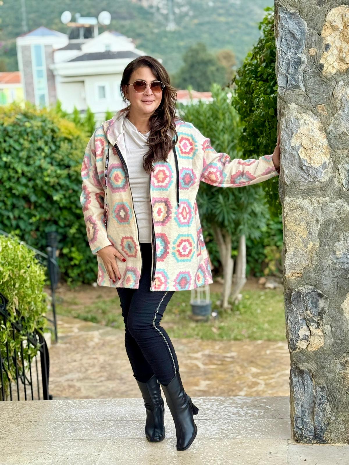 YG10926 Kapişonlu Fermuarlı Kilim Desen İtalyan Keçe Kaban