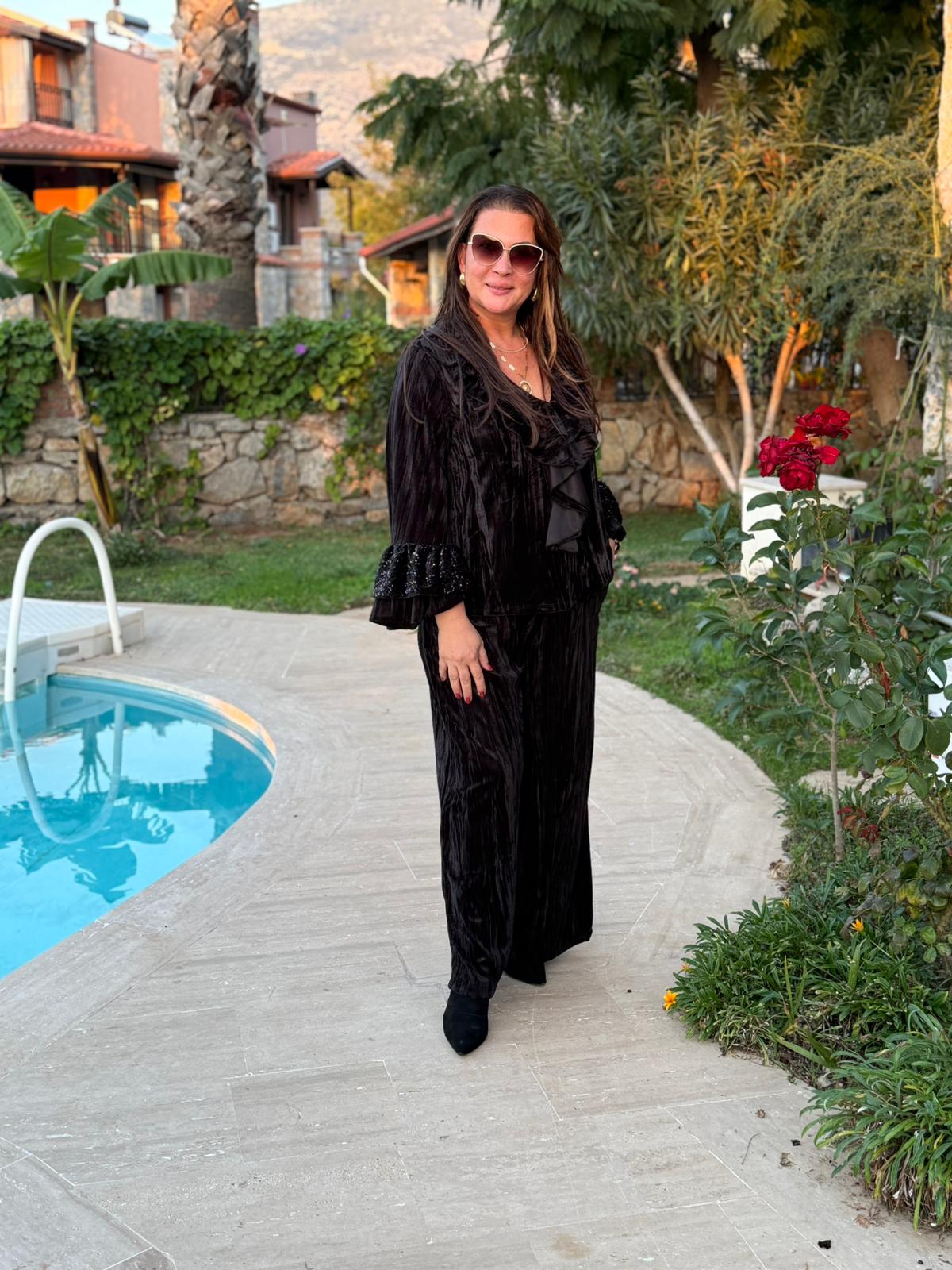 NC7930 İspanyol Model Kolları Pulpayetli İtalyan Kadife Takım Siyah