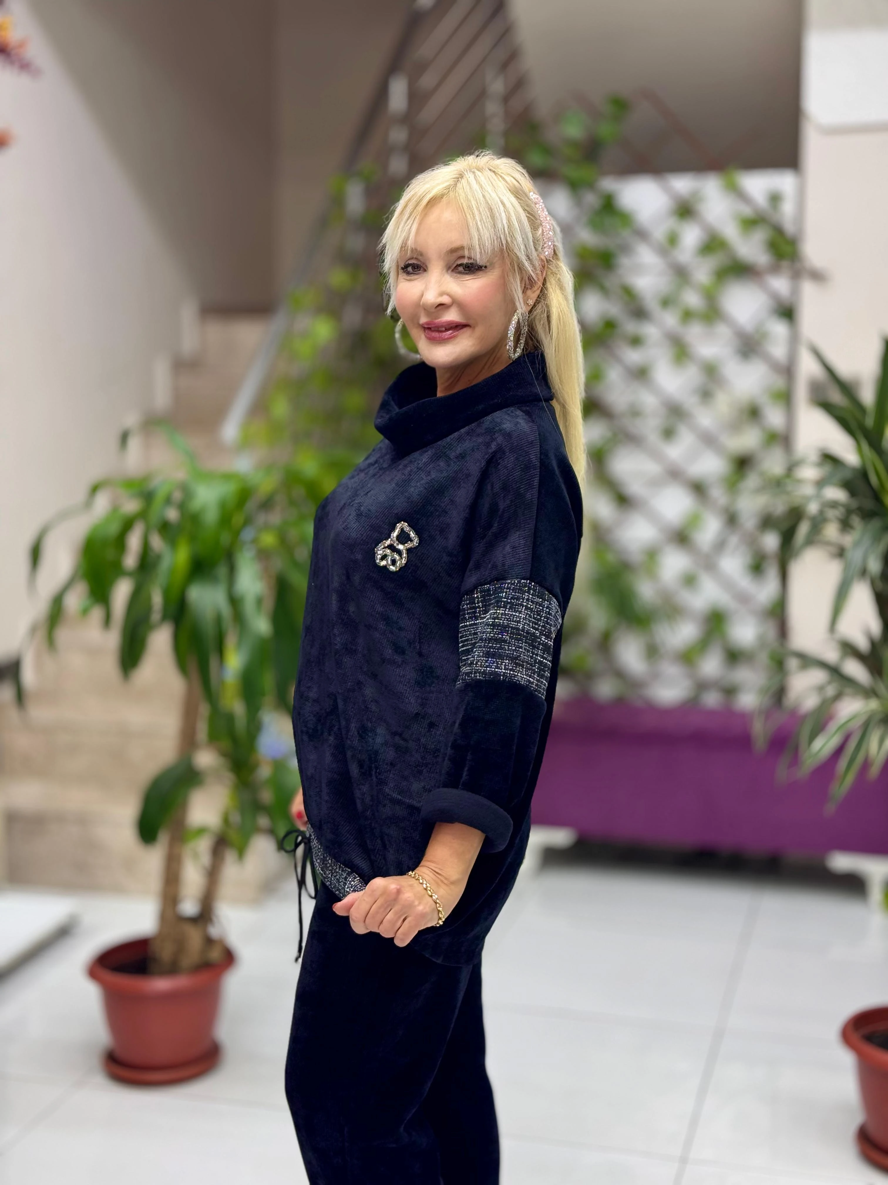 NC15517 Degaje Yaka Ayıcık Taşlı İtalyan Kadife Takım Siyah