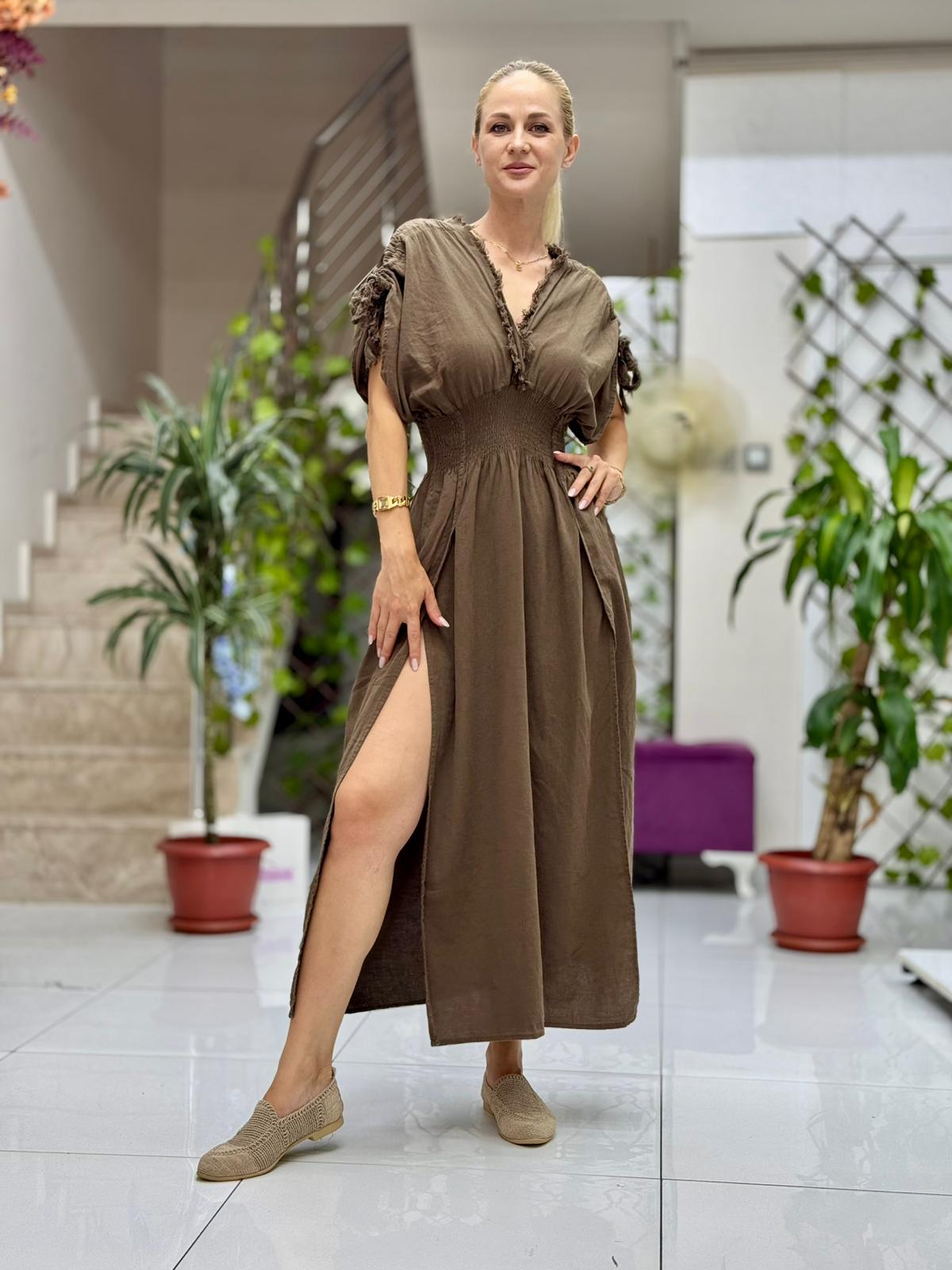 PT242500 Beli Lastikli Yaka Omuz Püsküllü Derin Yırtmaçlı Coton Elbise Kahve