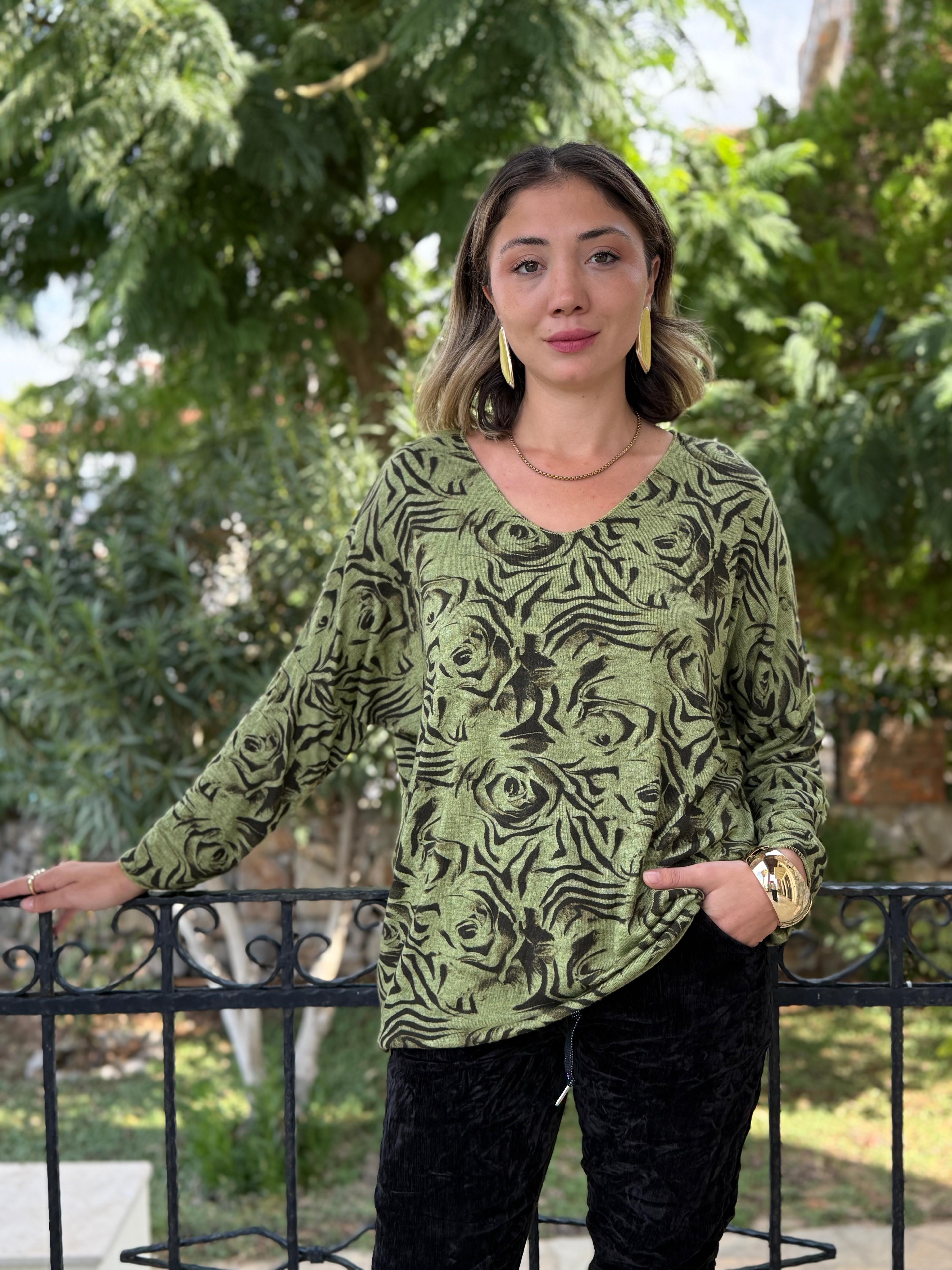 NC1128A İtalyan V Yaka Gül Desenli Triko Bluz Yeşil