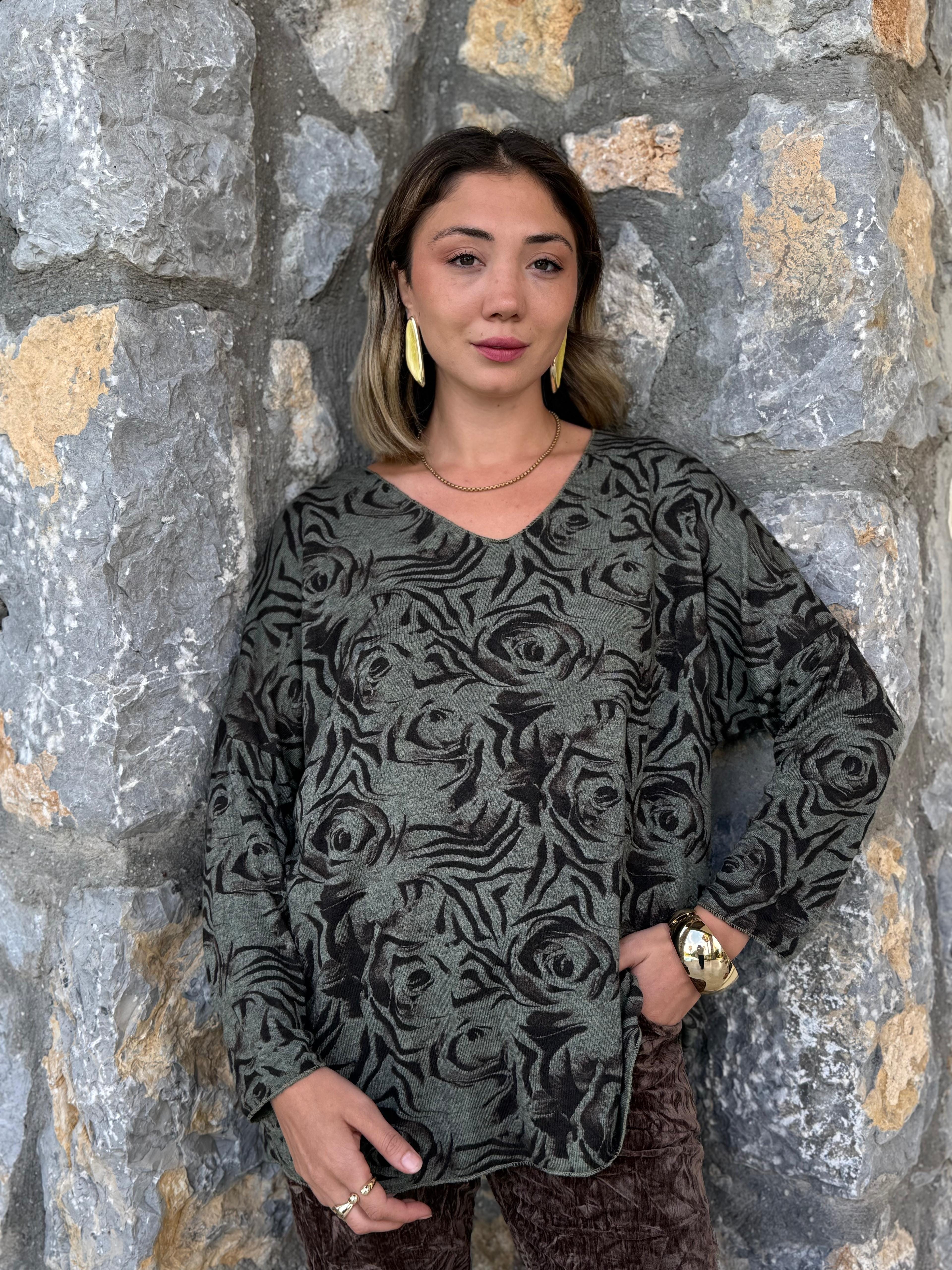 NC1128A İtalyan V Yaka Gül Desenli Triko Bluz Haki
