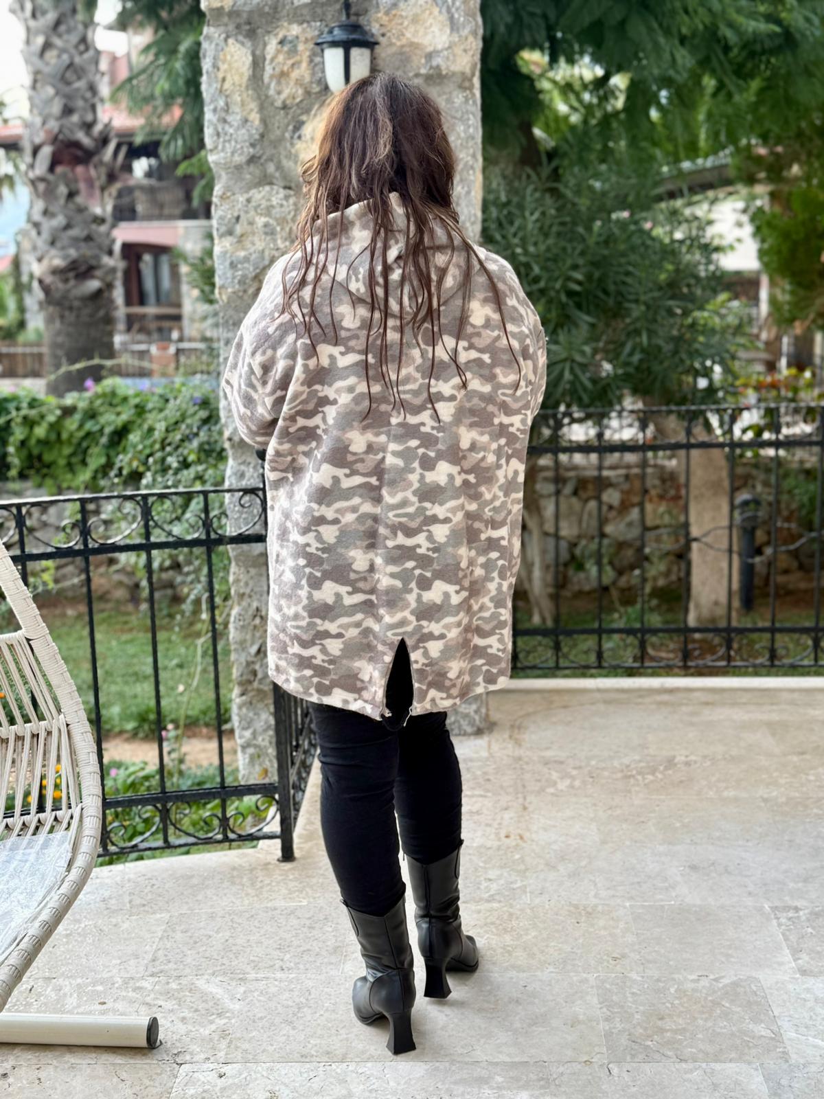 YG10926 Kapişonlu Fermuarlı Kamuflaj Desen İtalyan Keçe Kaban