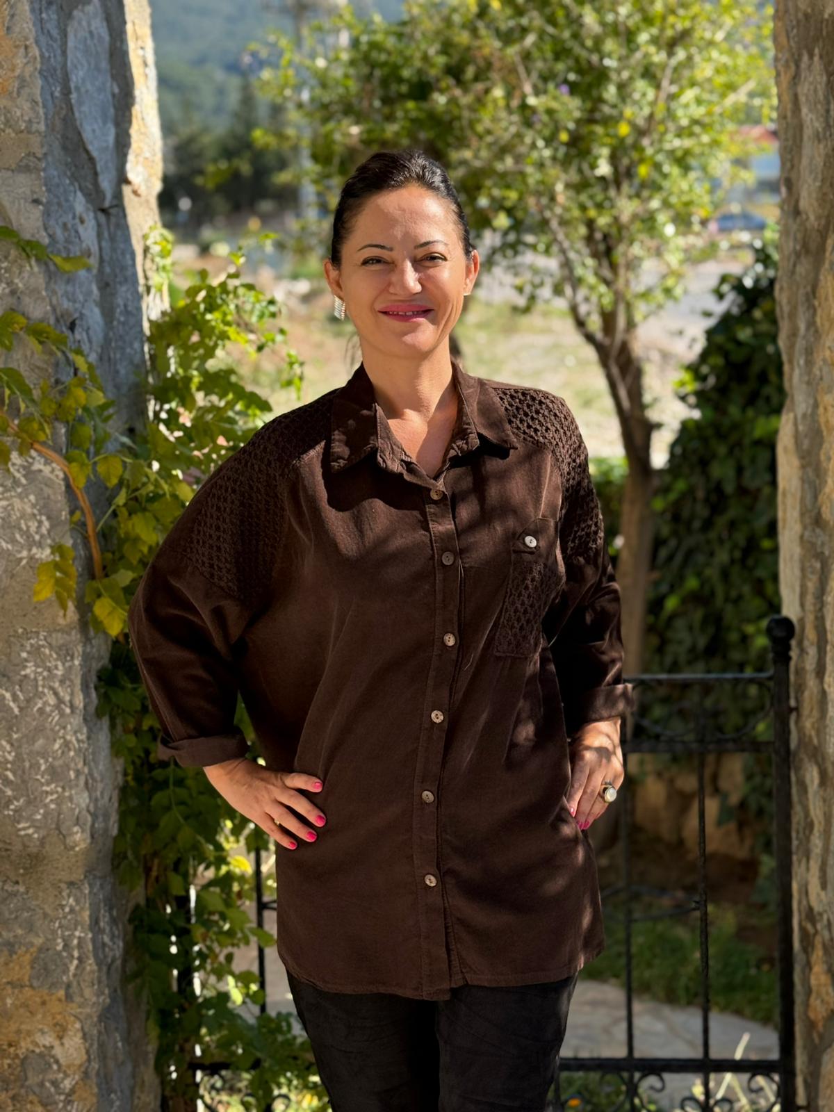 YG11439 Omuz ve Cep Detaylı İtalyan Kadife Gömlek Kahverengi