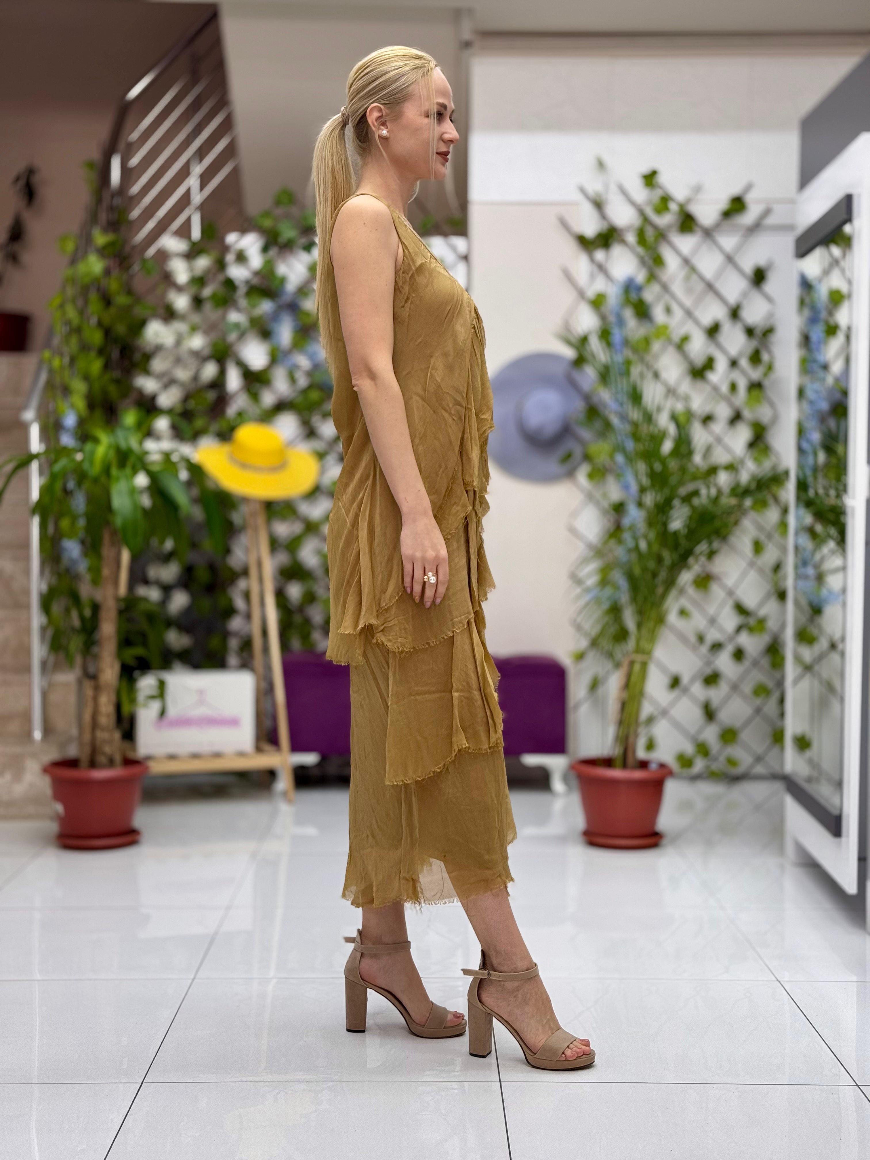 NC61460 İtalyan Askılı Yaka Pullu Fırfırlı İpek Elbise Camel