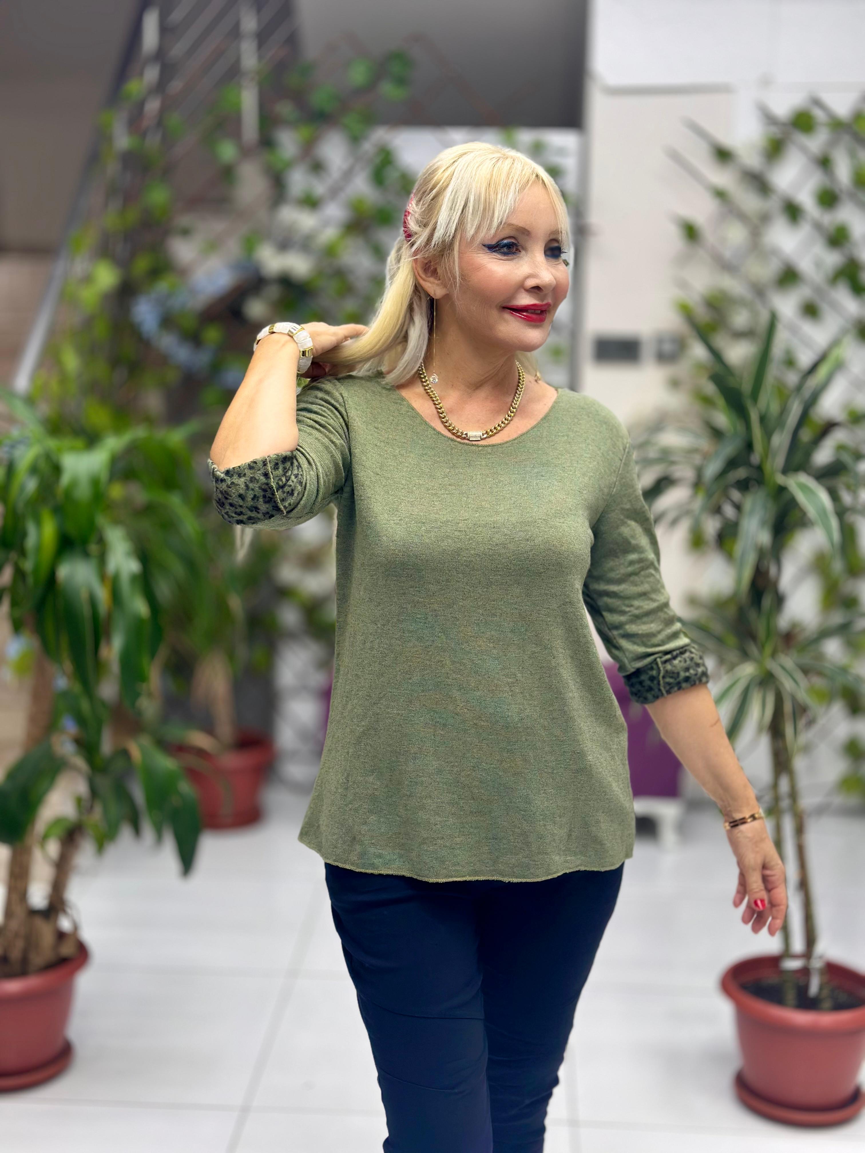 NC218181 İçi Leoparlı Yuvarlak Yaka Triko Büyük Kalıp Bluz Haki