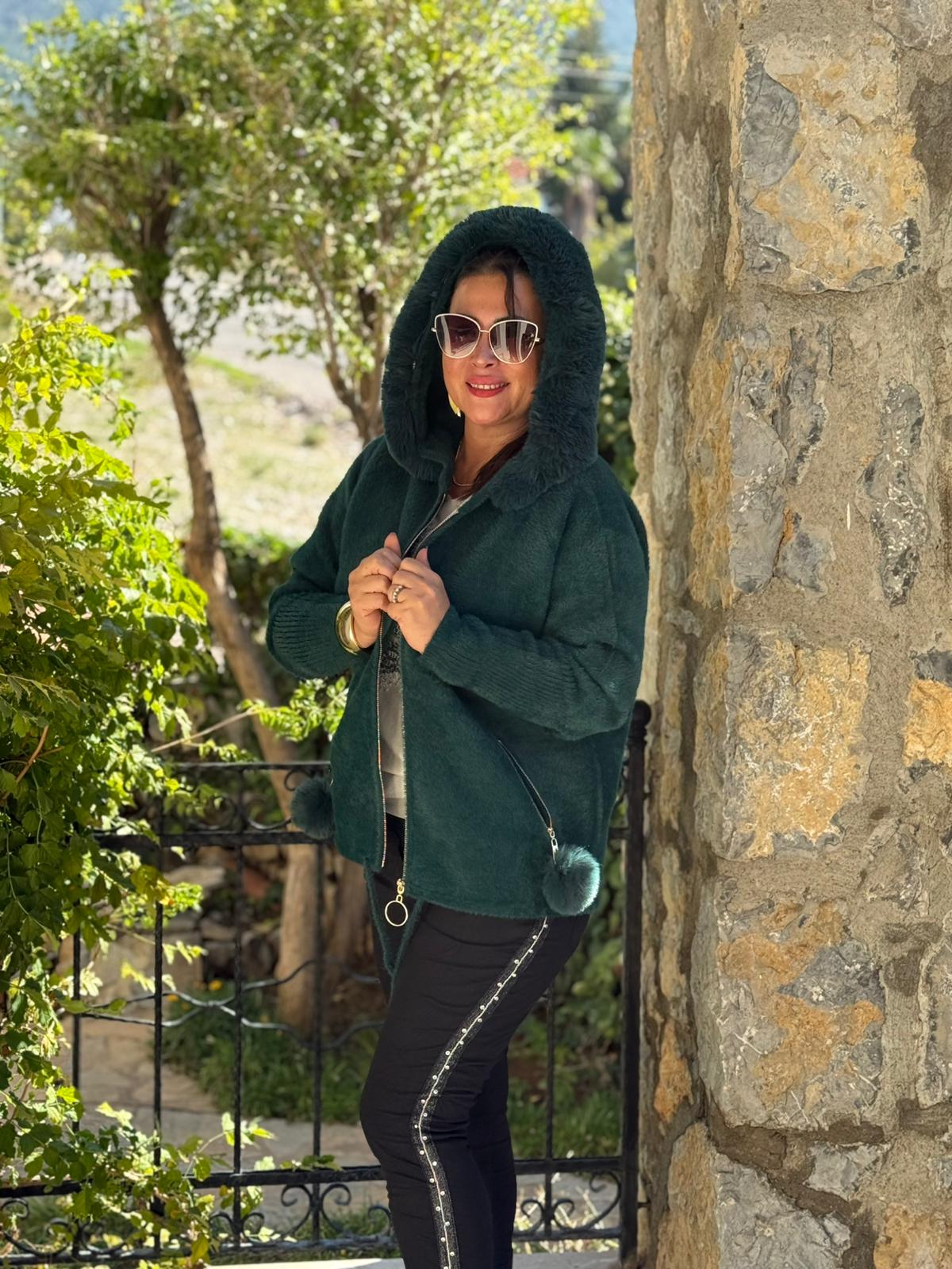 PT10670 Kapüşonlu Cebi Fermuarlı Ponponlu İtalyan Angora Kaban Acıyeşil