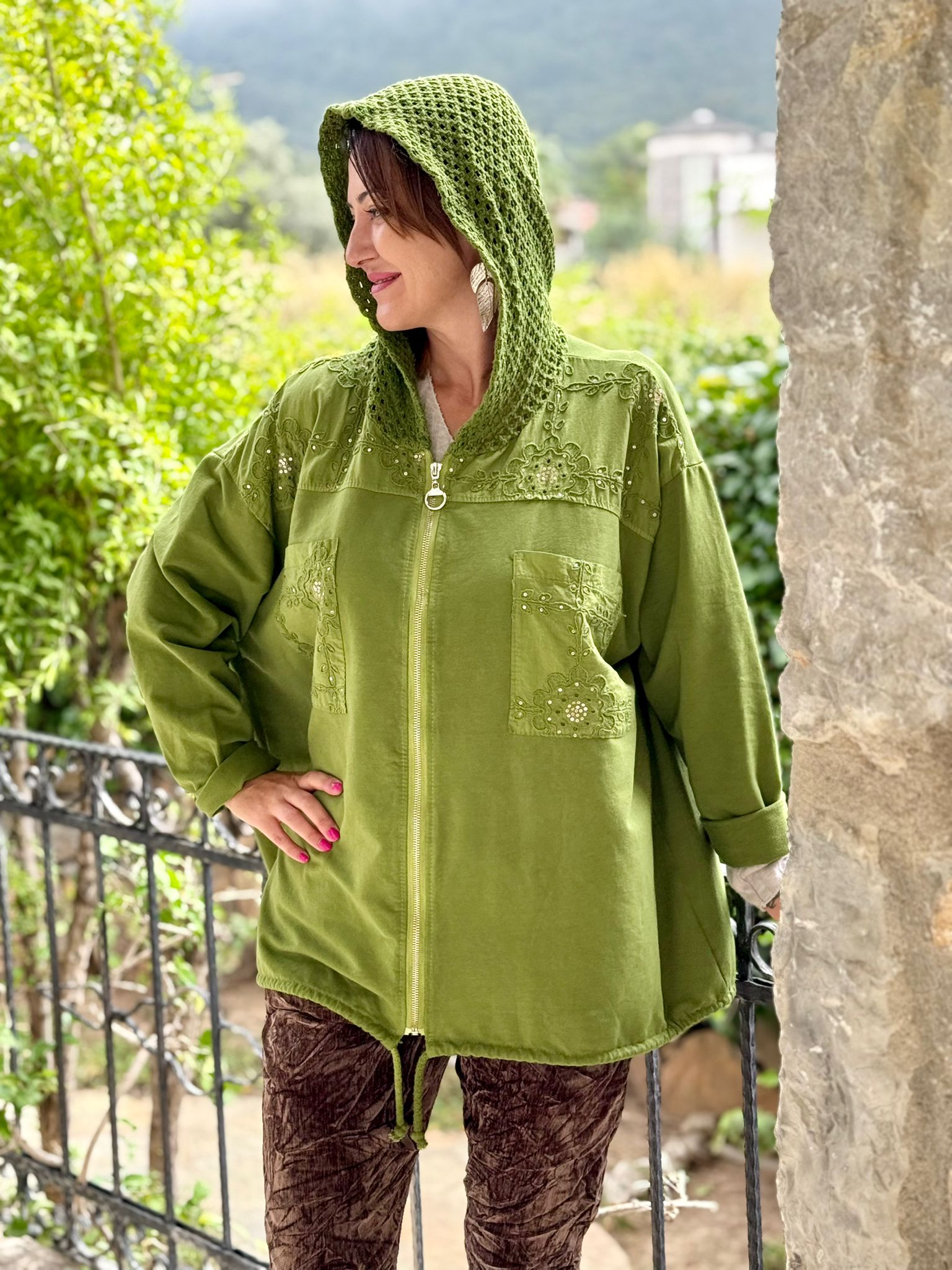 YG11344 Kapişonlu Güpürlü İtalyan Pulpayetli Ceket Yeşil