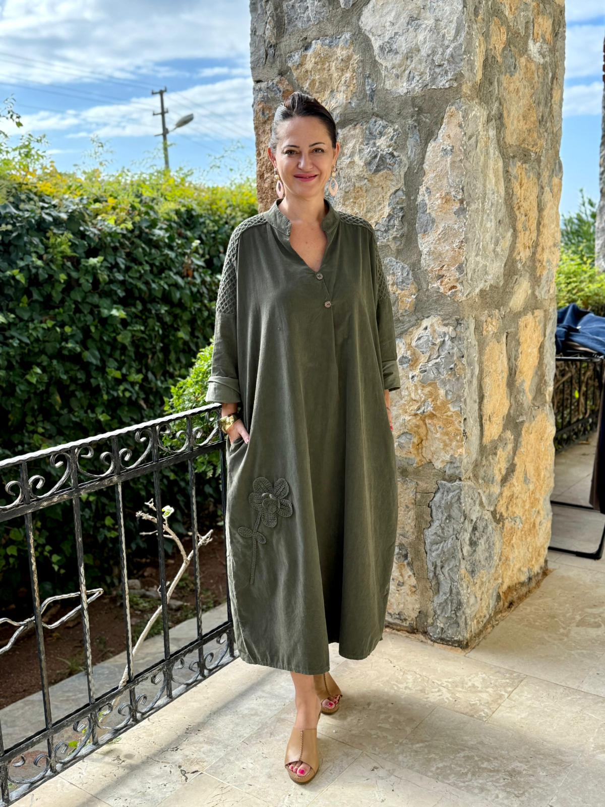 YG11383 Omuz Güpürlü Çiçekli İtalyan Kadife Elbise Yeşil