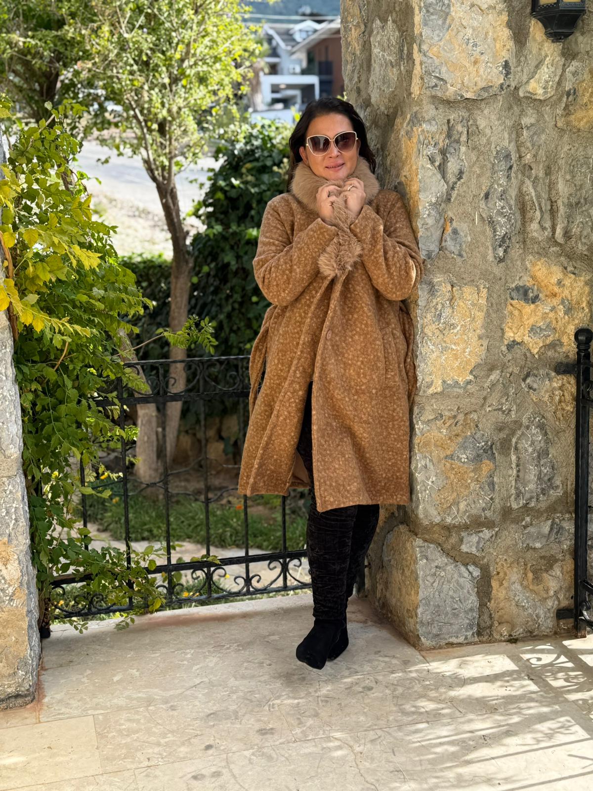 YG9220 Kürklü Bağlamalı İtalyan Keçe Kaban Camel