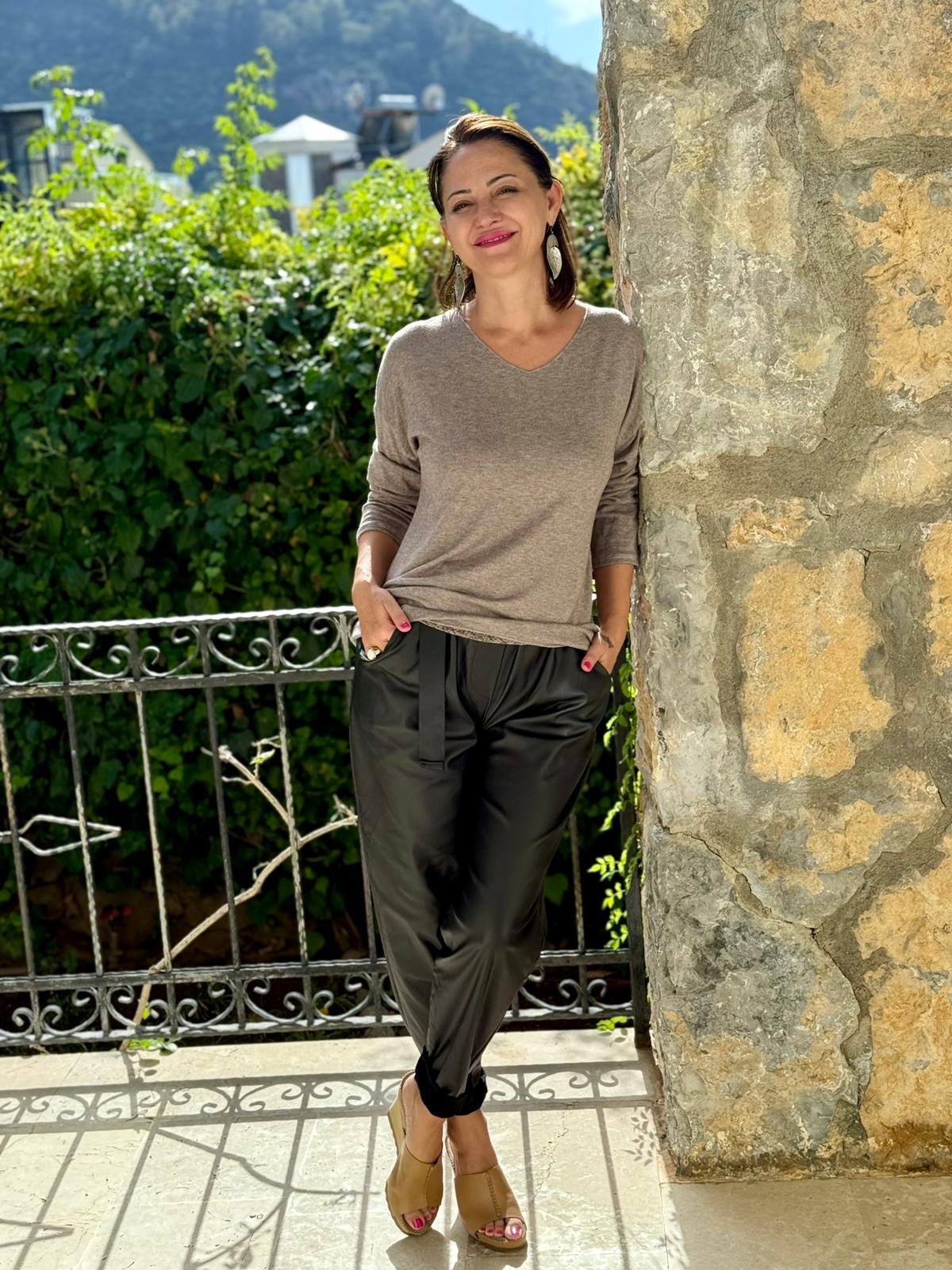 YG5901 İçi Çiçekli V Yaka İtalyan Triko Bluz Vizon