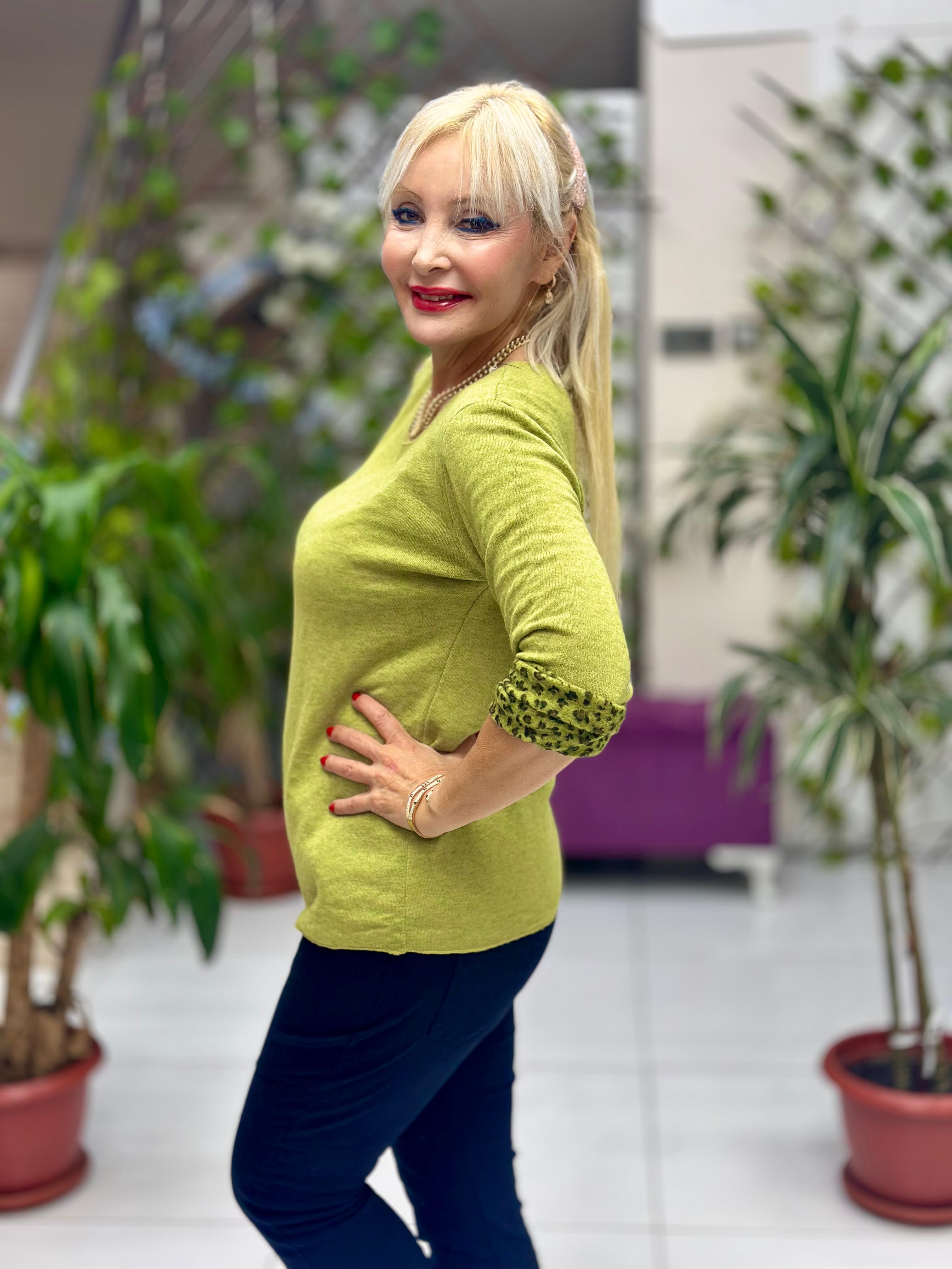 NC1202 İçi Leoparlı Yuvarlak Yaka Triko Küçük Kalıp Bluz Fıstık