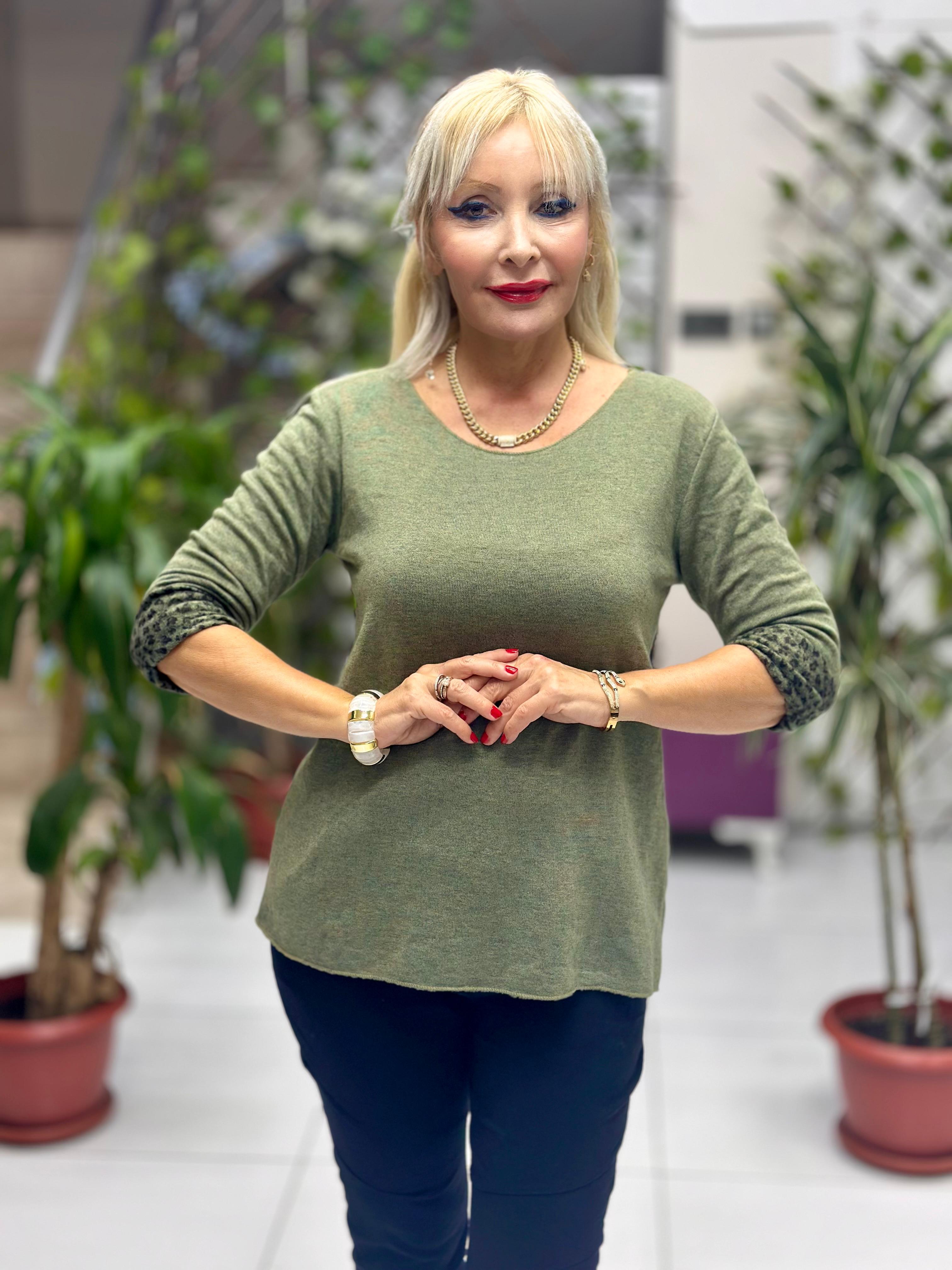 NC1202 İçi Leoparlı Yuvarlak Yaka Triko Küçük Kalıp Bluz Haki