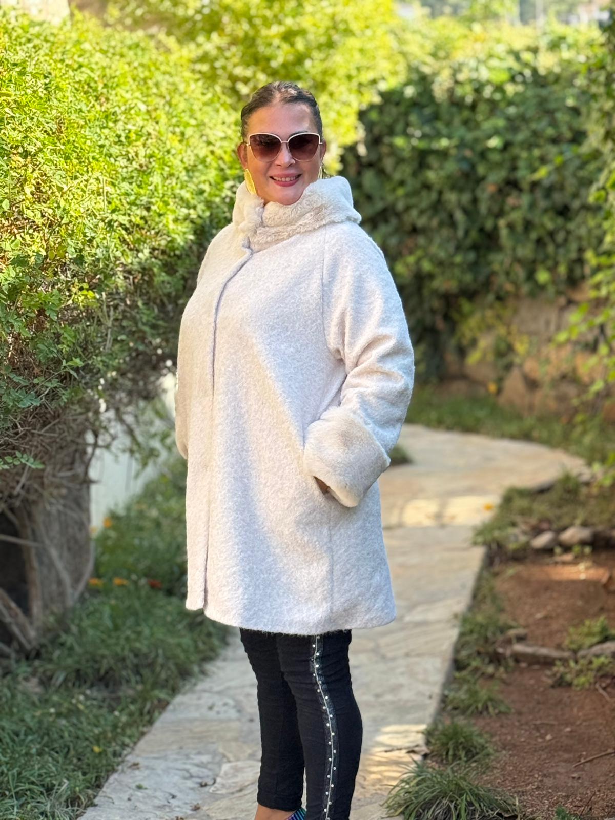 NC8028 Kürklü Düğmeli İtalyan Keçe Kaban Bej