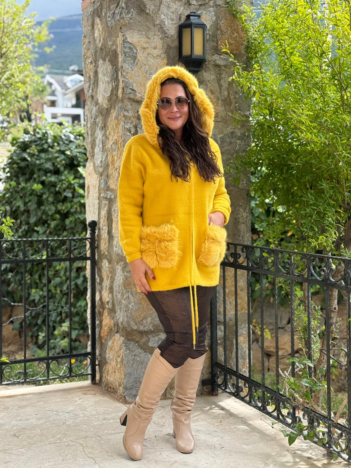 N33035 Abrigo Angora Con Capucha Y Bolsillos Crema