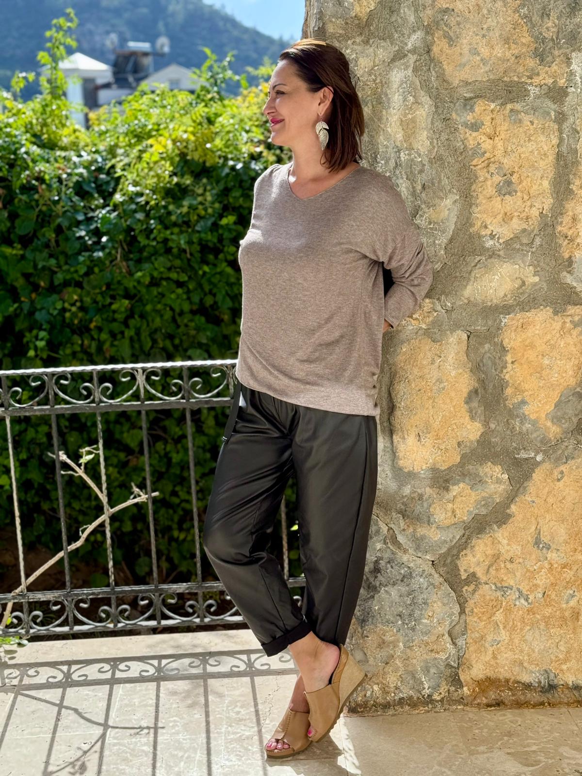 YG5901 İçi Çiçekli V Yaka İtalyan Triko Bluz Vizon